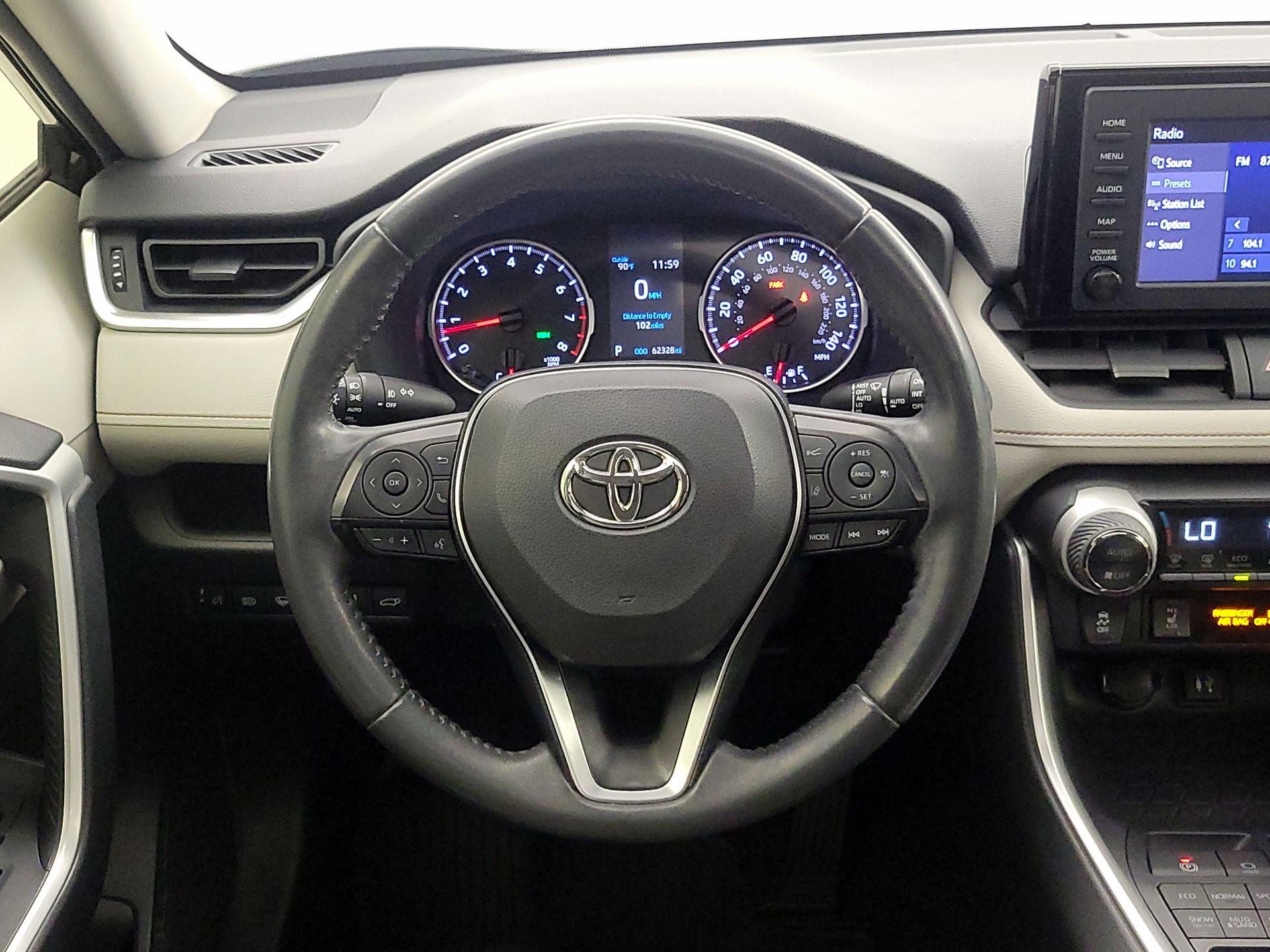 Thumbnail: 2019 Toyota RAV4 - 10