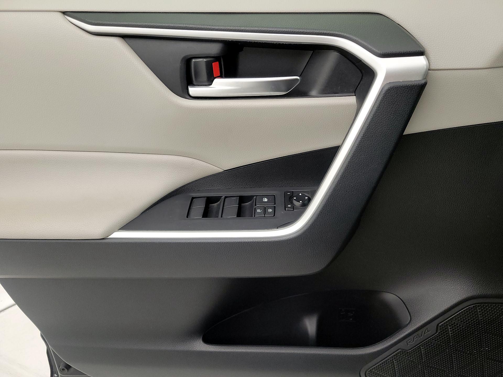 Thumbnail: 2019 Toyota RAV4 - 12