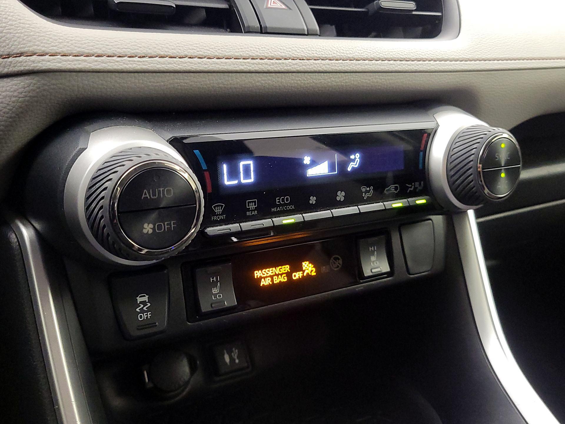 Thumbnail: 2019 Toyota RAV4 - 16
