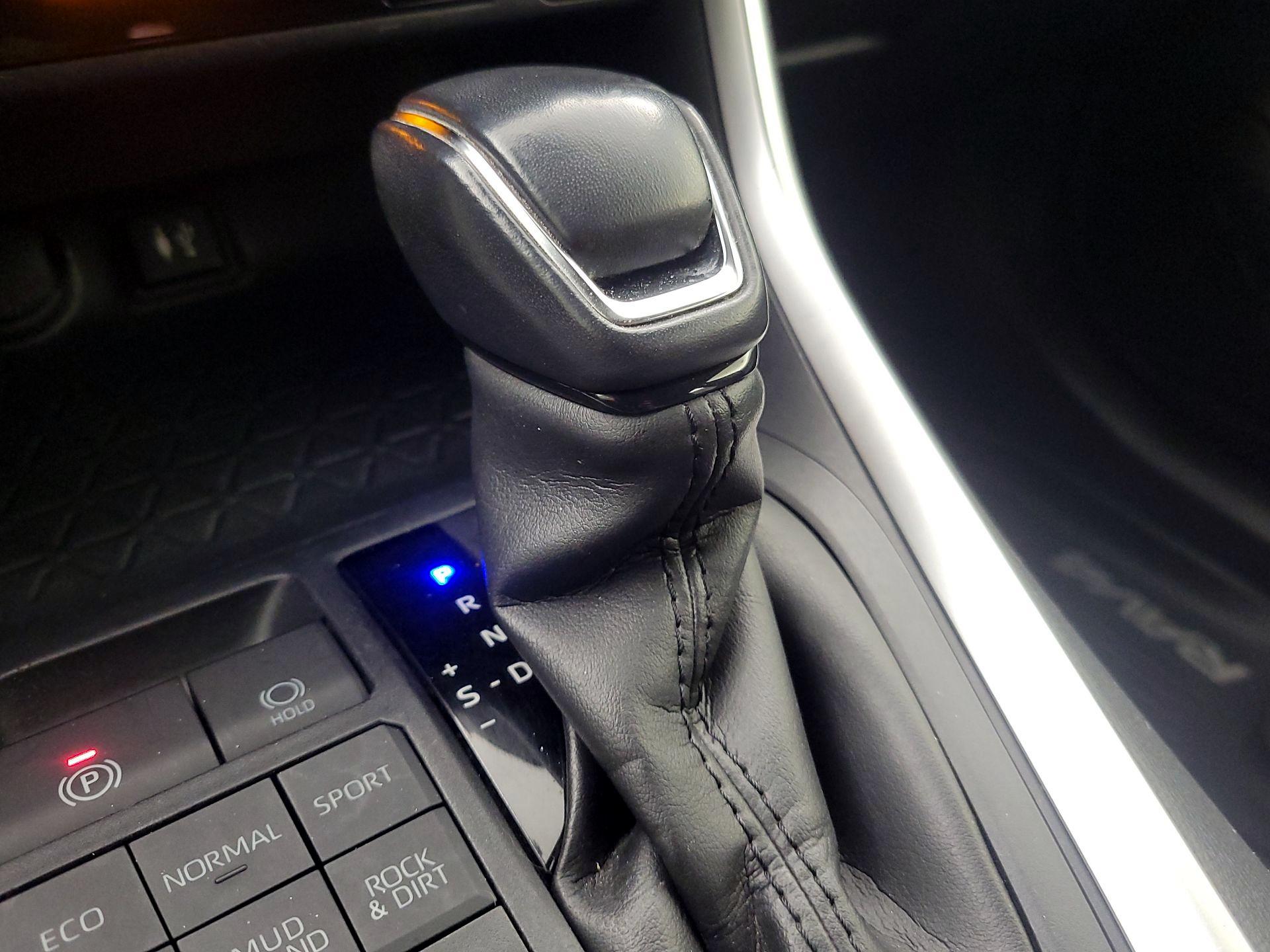 Thumbnail: 2019 Toyota RAV4 - 17