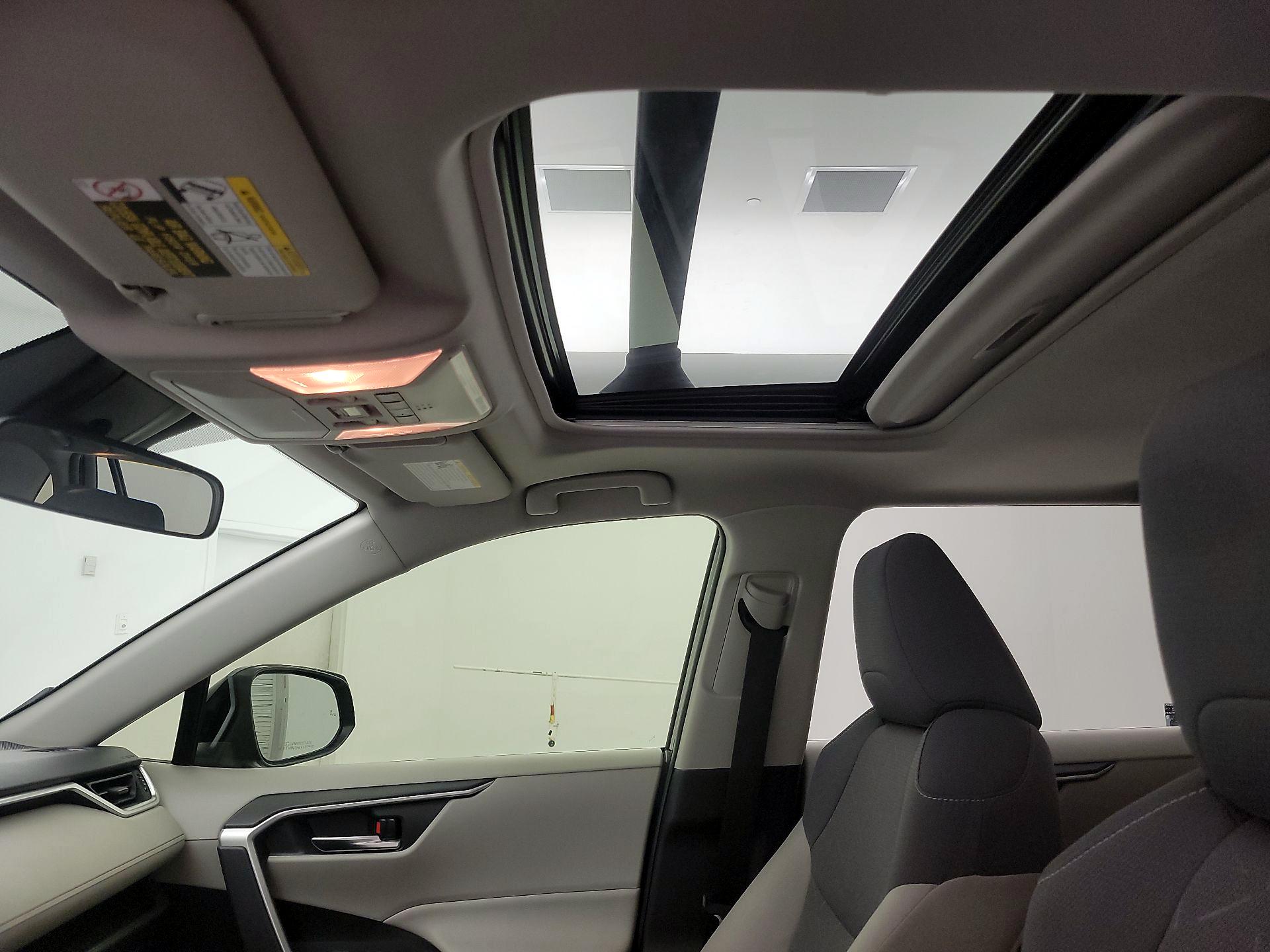 Thumbnail: 2019 Toyota RAV4 - 18