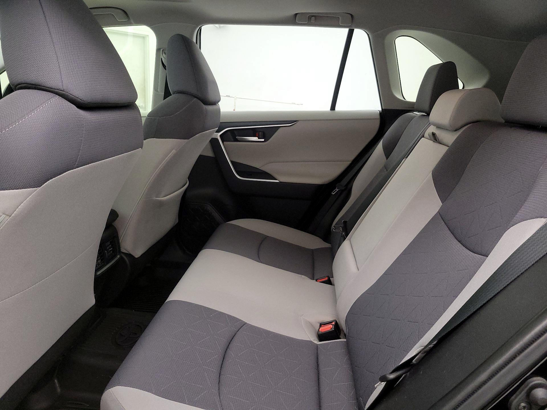 Thumbnail: 2019 Toyota RAV4 - 19