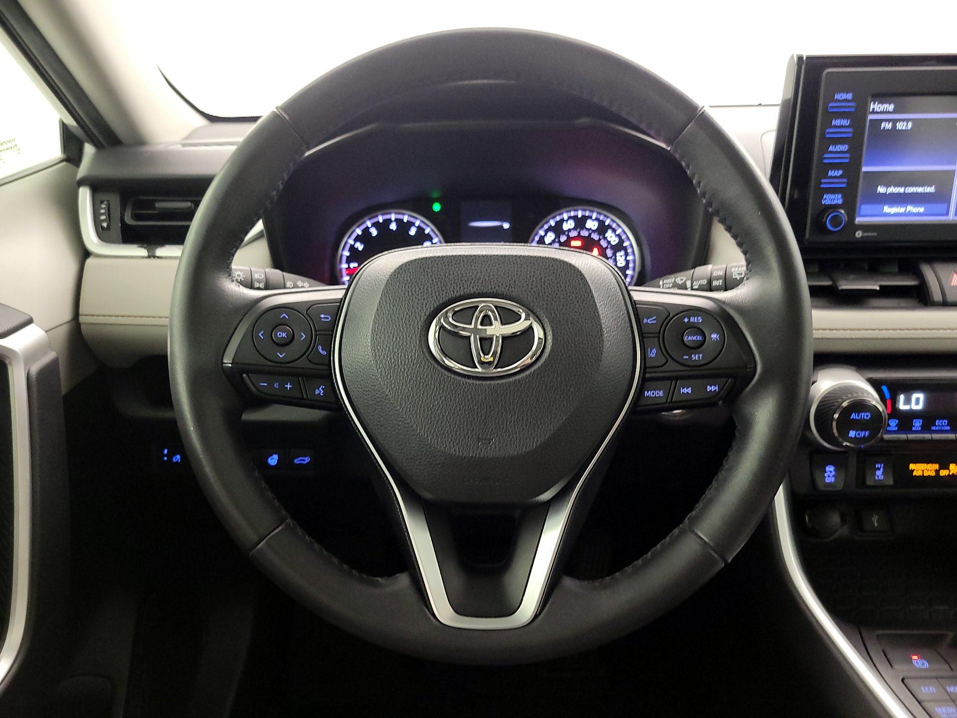 Thumbnail: 2020 Toyota RAV4 - 10