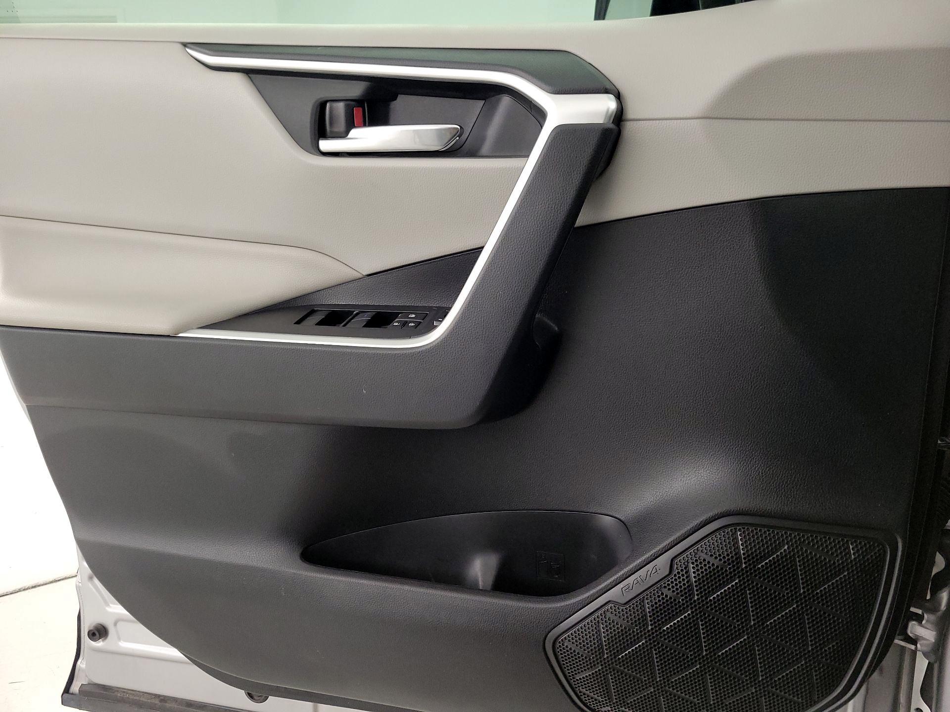 Thumbnail: 2020 Toyota RAV4 - 12