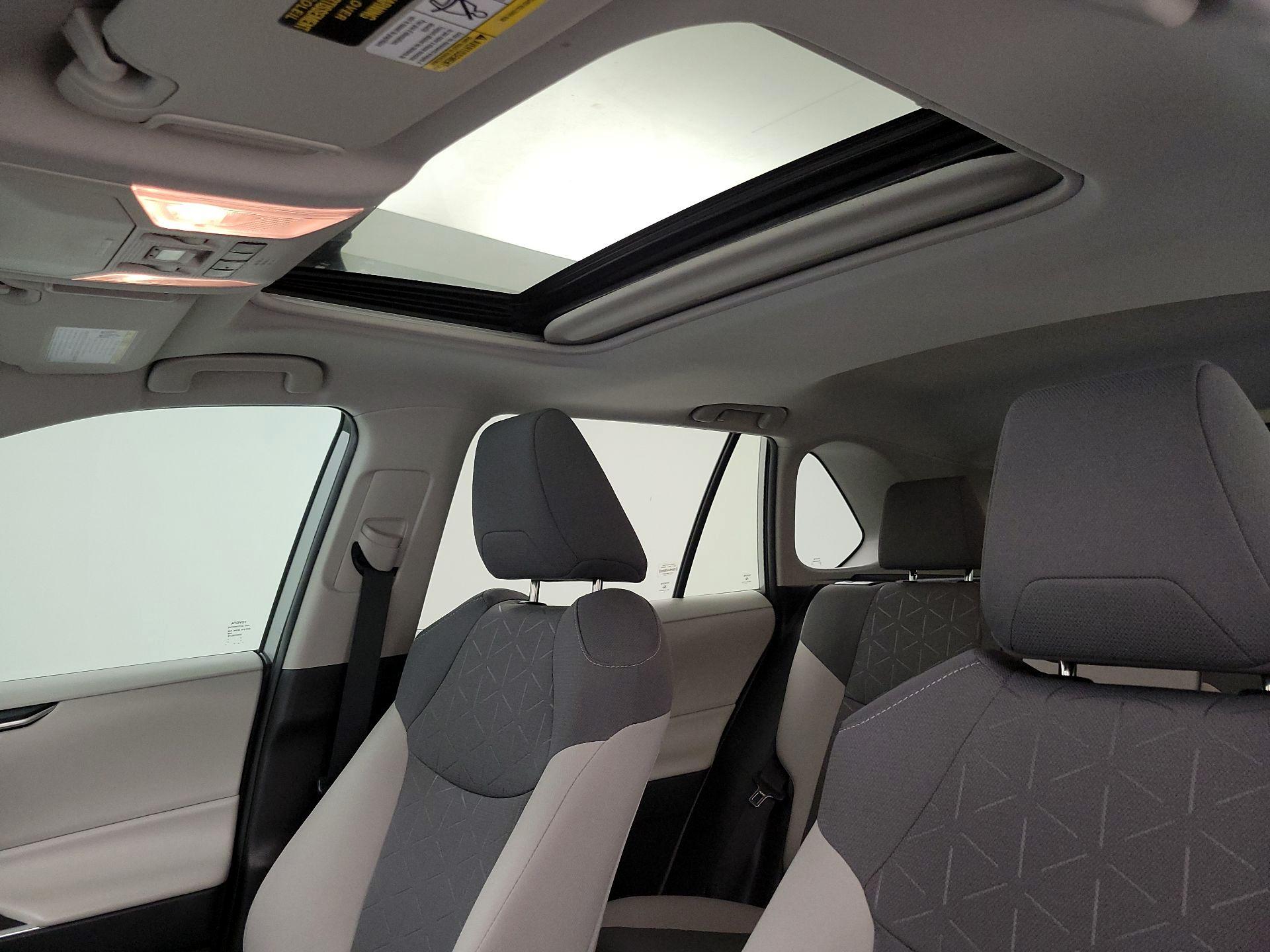 Thumbnail: 2020 Toyota RAV4 - 19