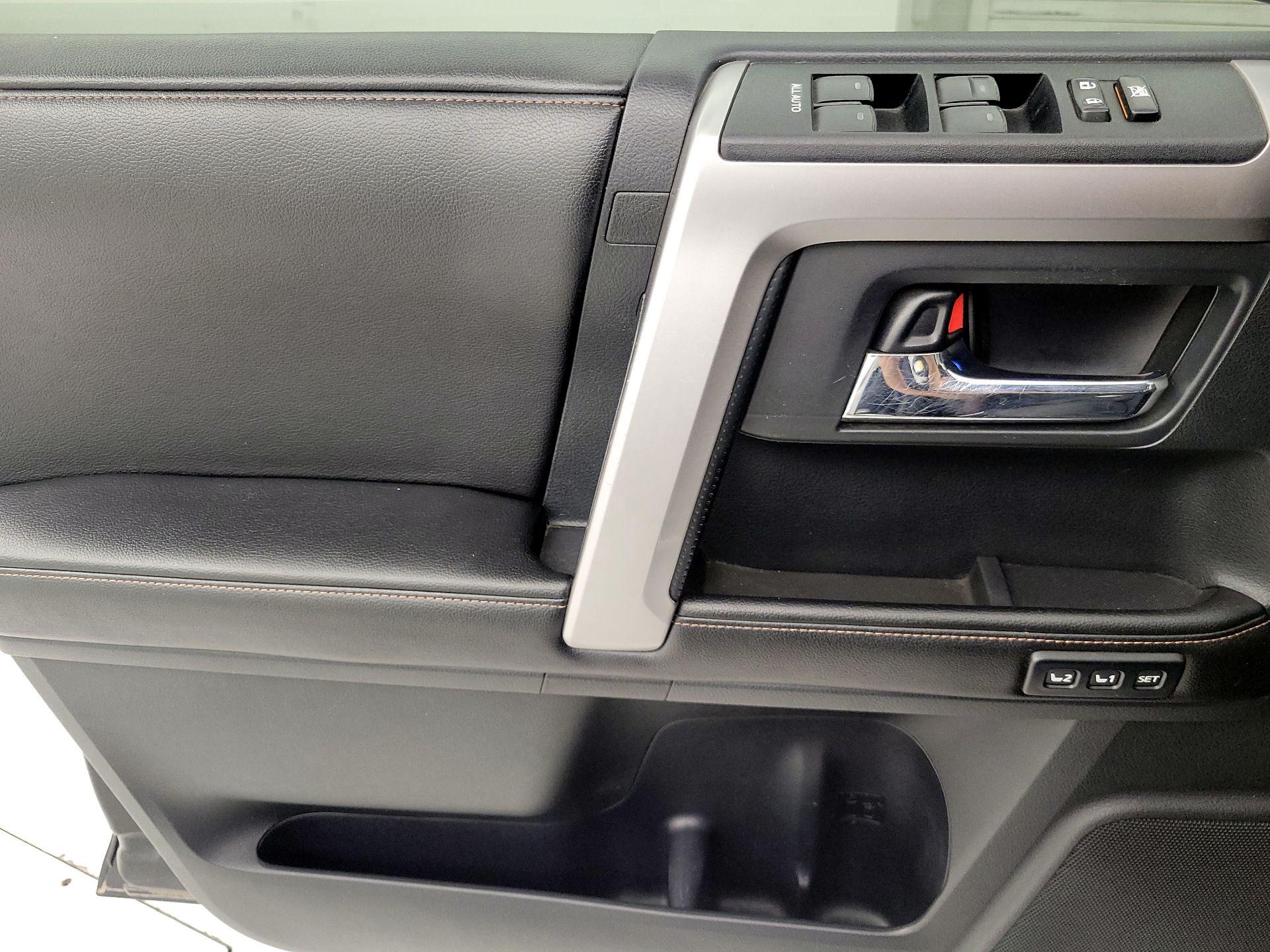 Thumbnail: 2015 Toyota 4Runner - 12