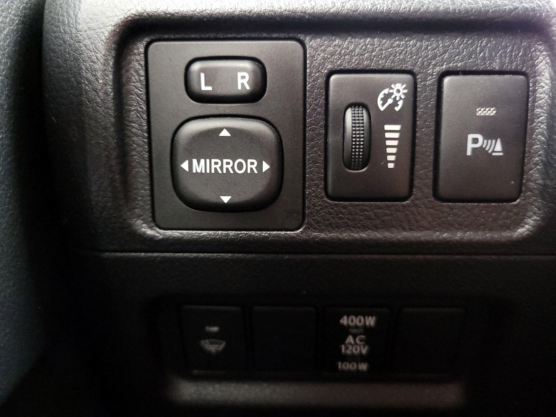 Thumbnail: 2015 Toyota 4Runner - 13