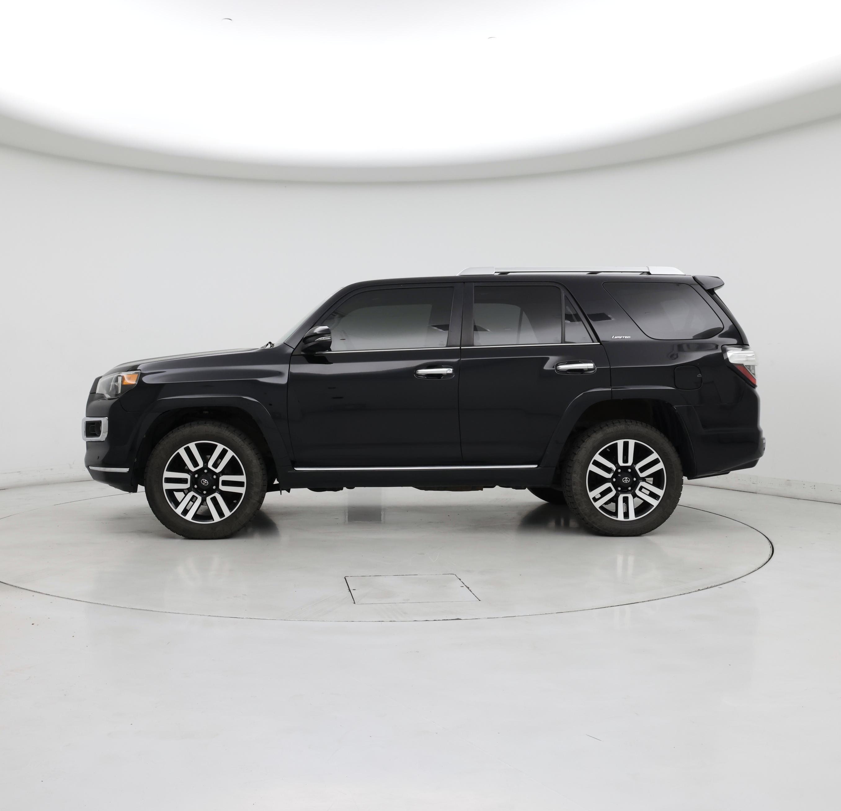 Thumbnail: 2015 Toyota 4Runner - 3
