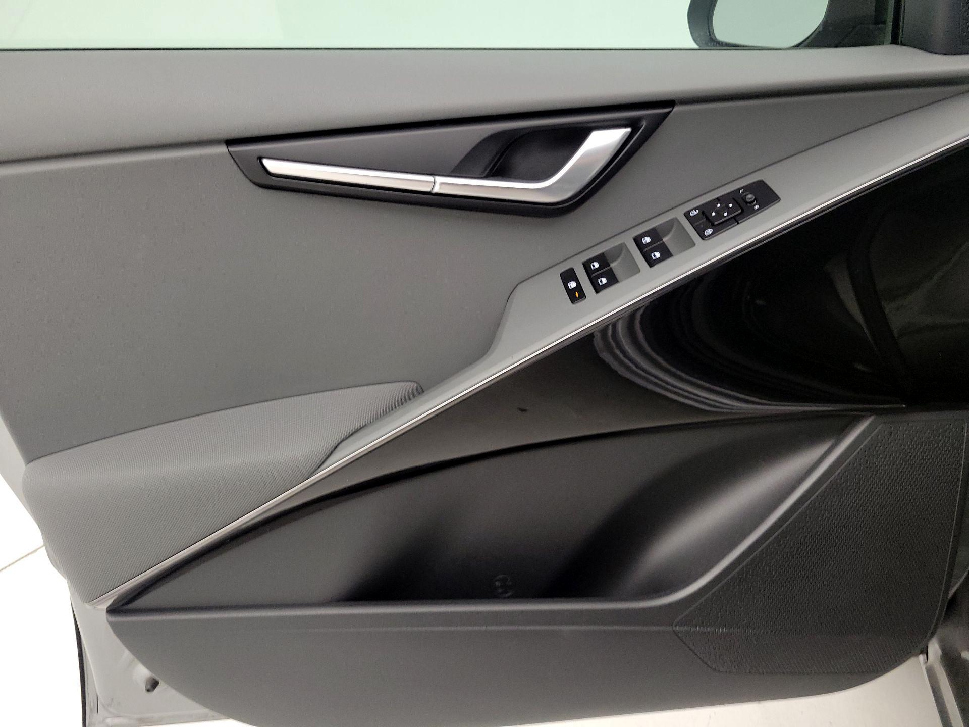 Thumbnail: 2023 Kia Niro - 12