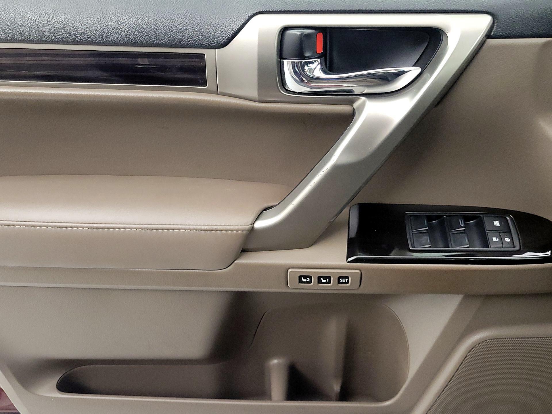 Thumbnail: 2016 Lexus GX - 12