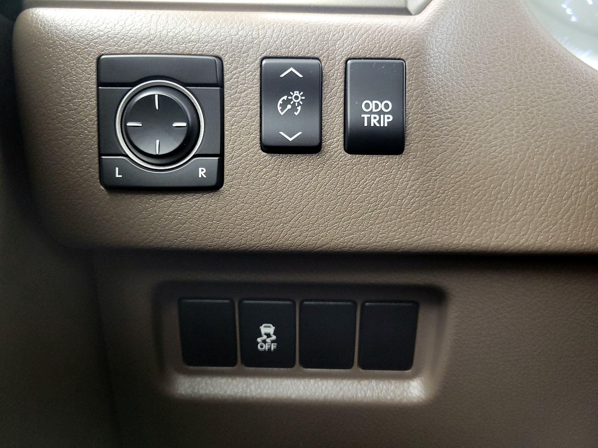 Thumbnail: 2016 Lexus GX - 13