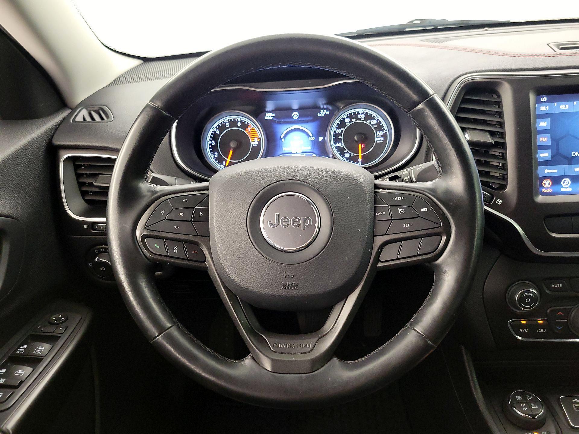 Thumbnail: 2020 Jeep Cherokee - 10