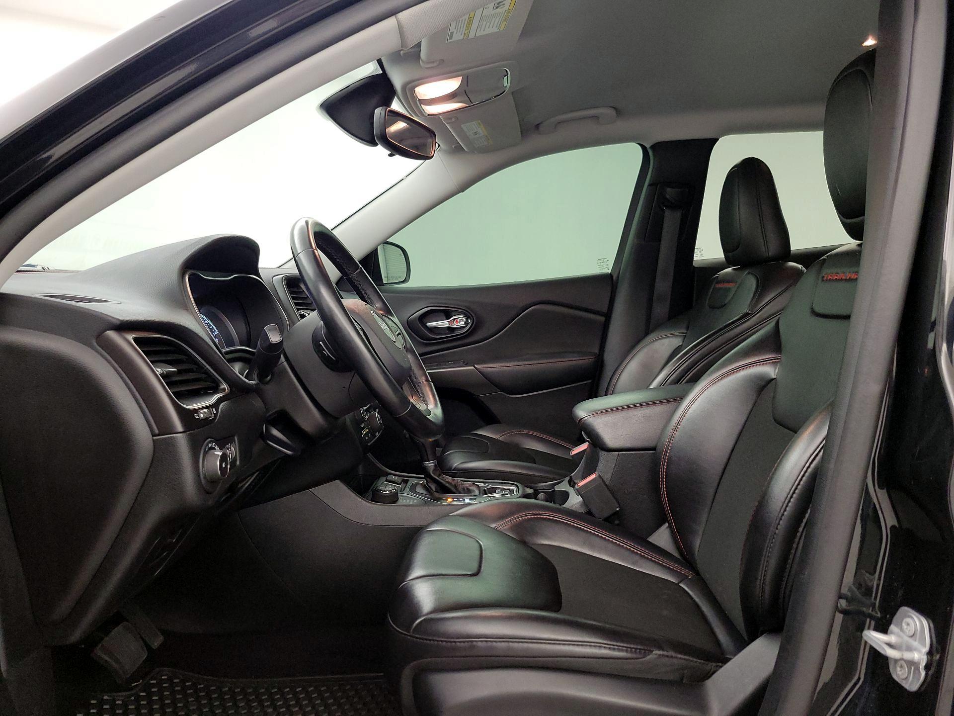 Thumbnail: 2020 Jeep Cherokee - 11