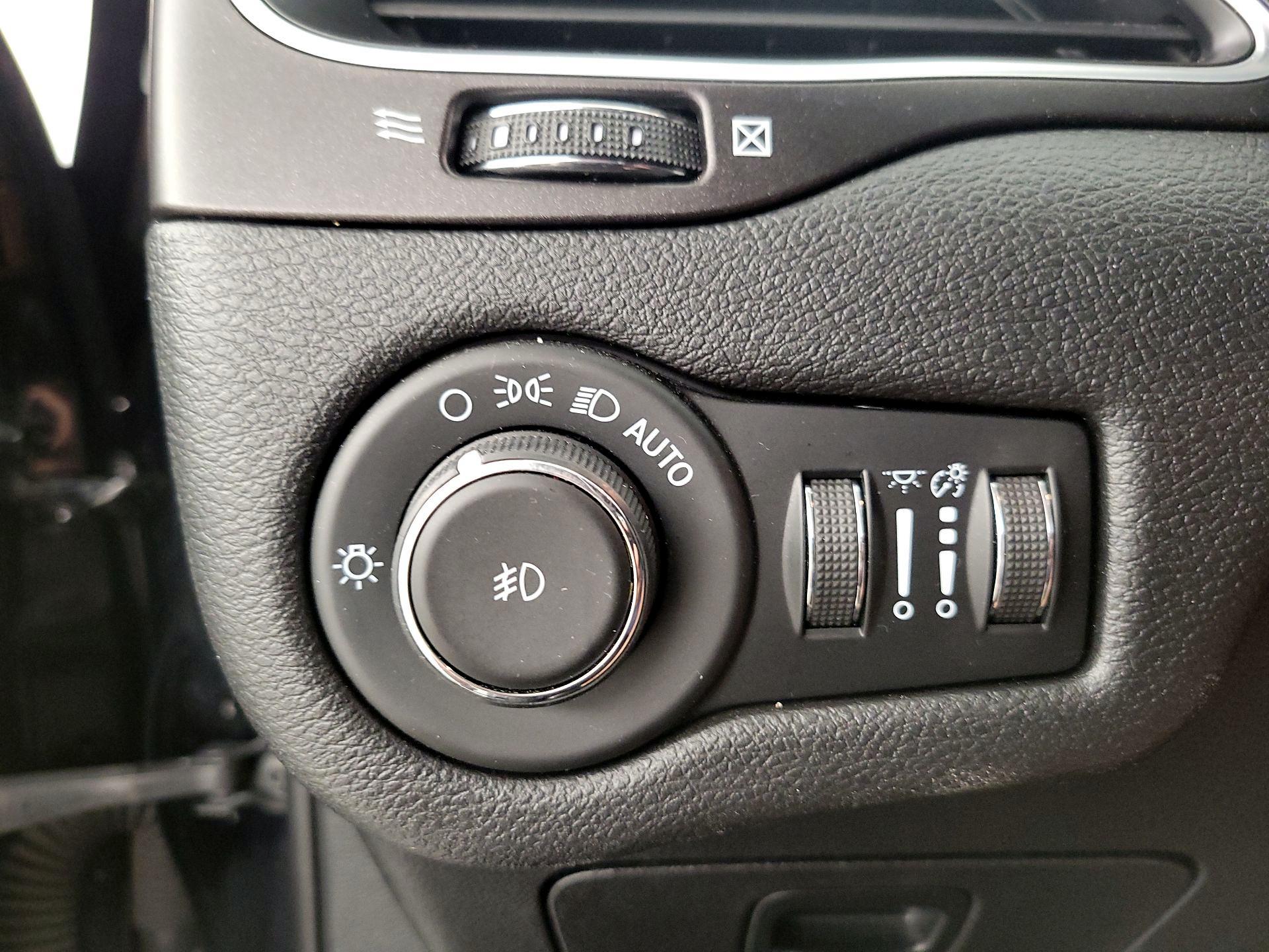 Thumbnail: 2020 Jeep Cherokee - 13