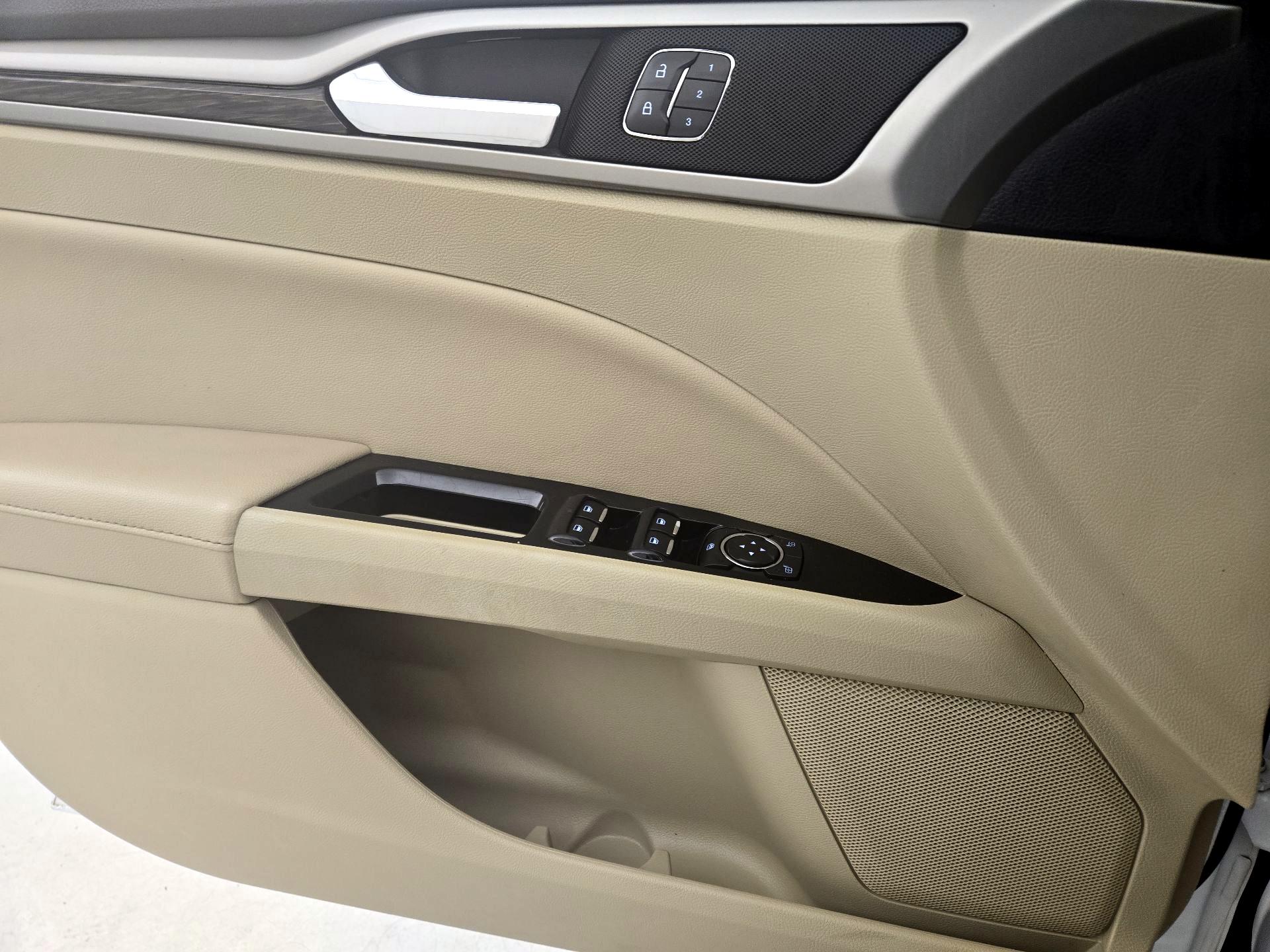Thumbnail: 2015 Ford Fusion - 12