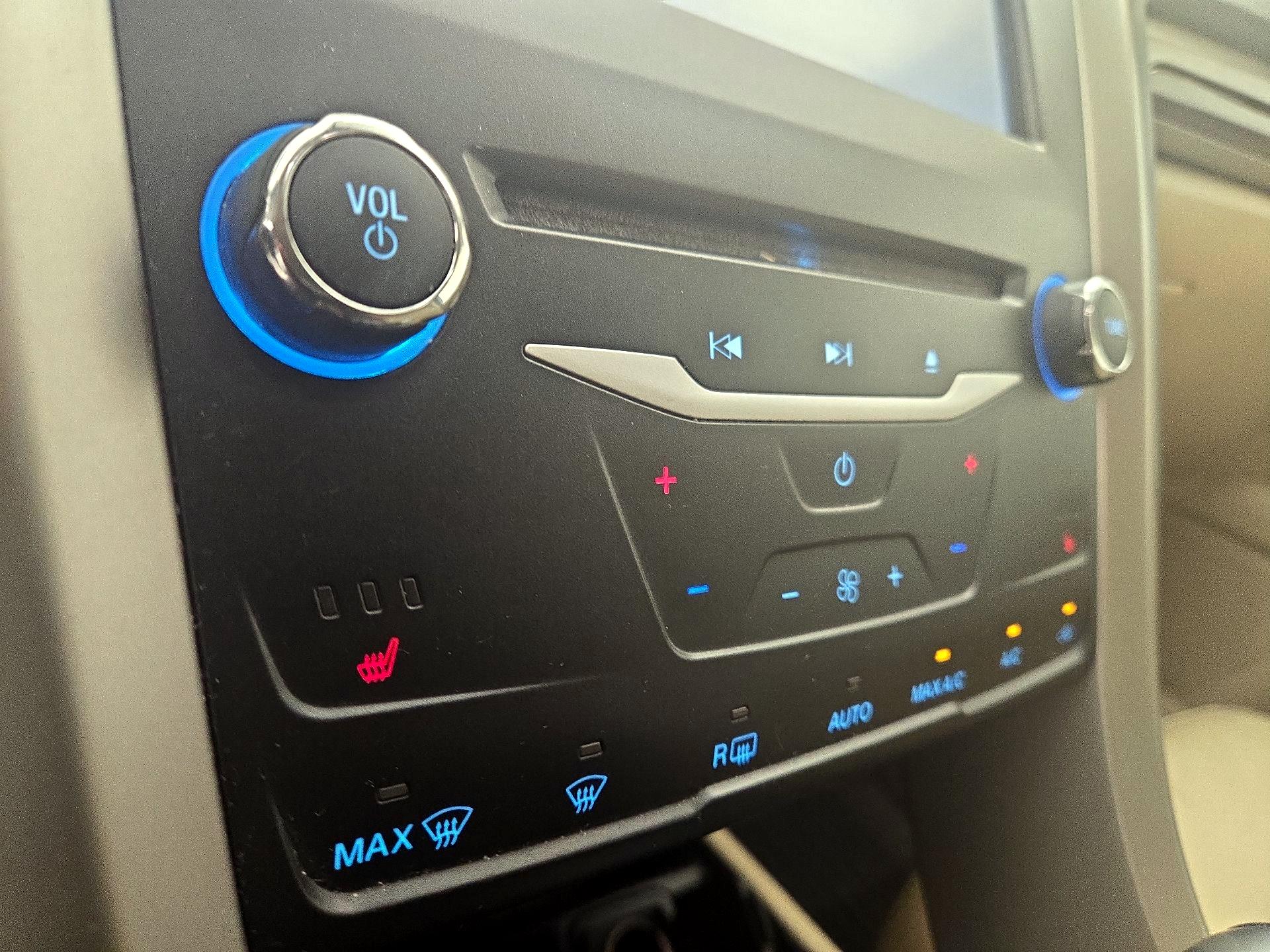 Thumbnail: 2015 Ford Fusion - 16