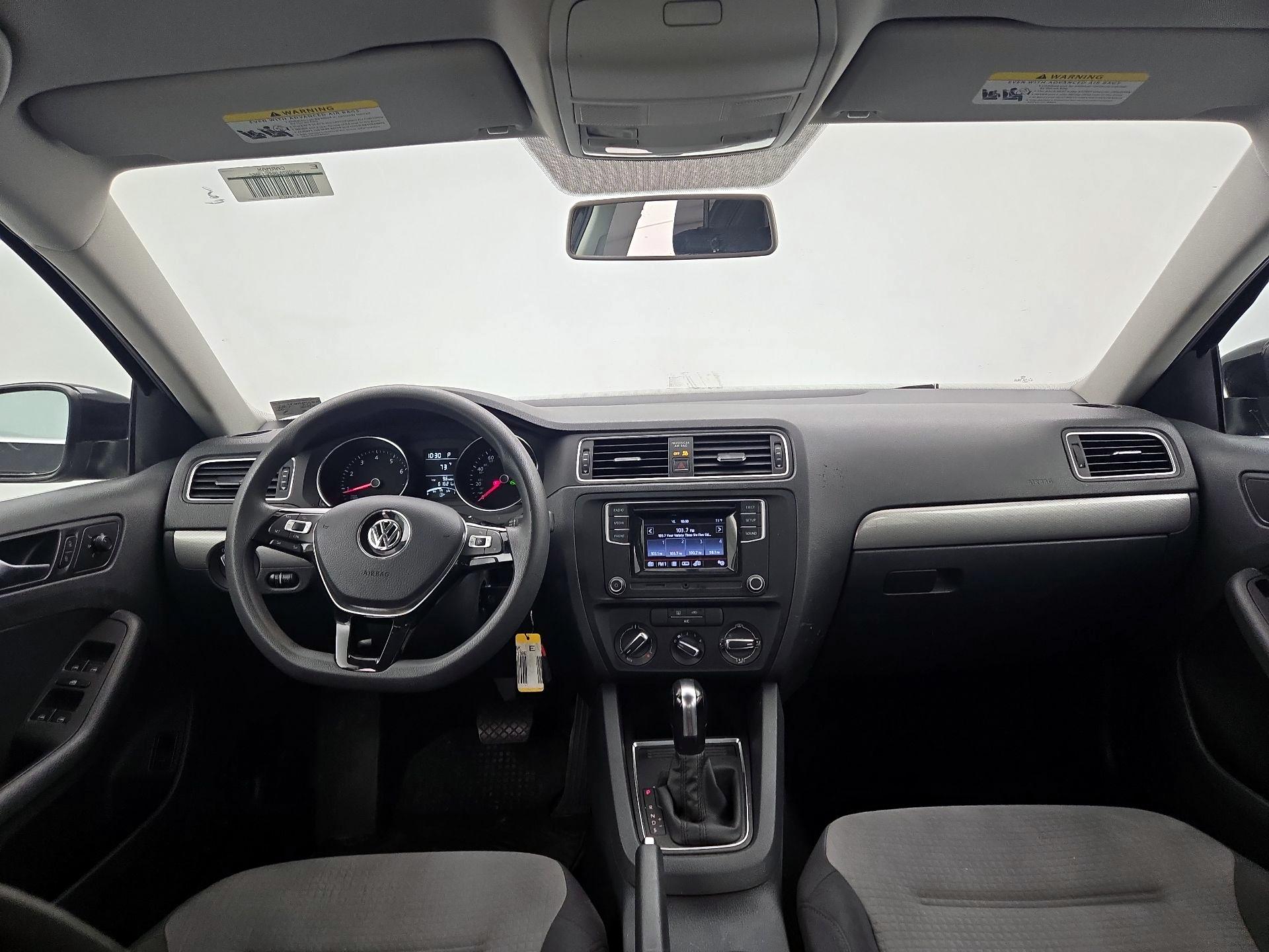 Thumbnail: 2017 Volkswagen Jetta - 9