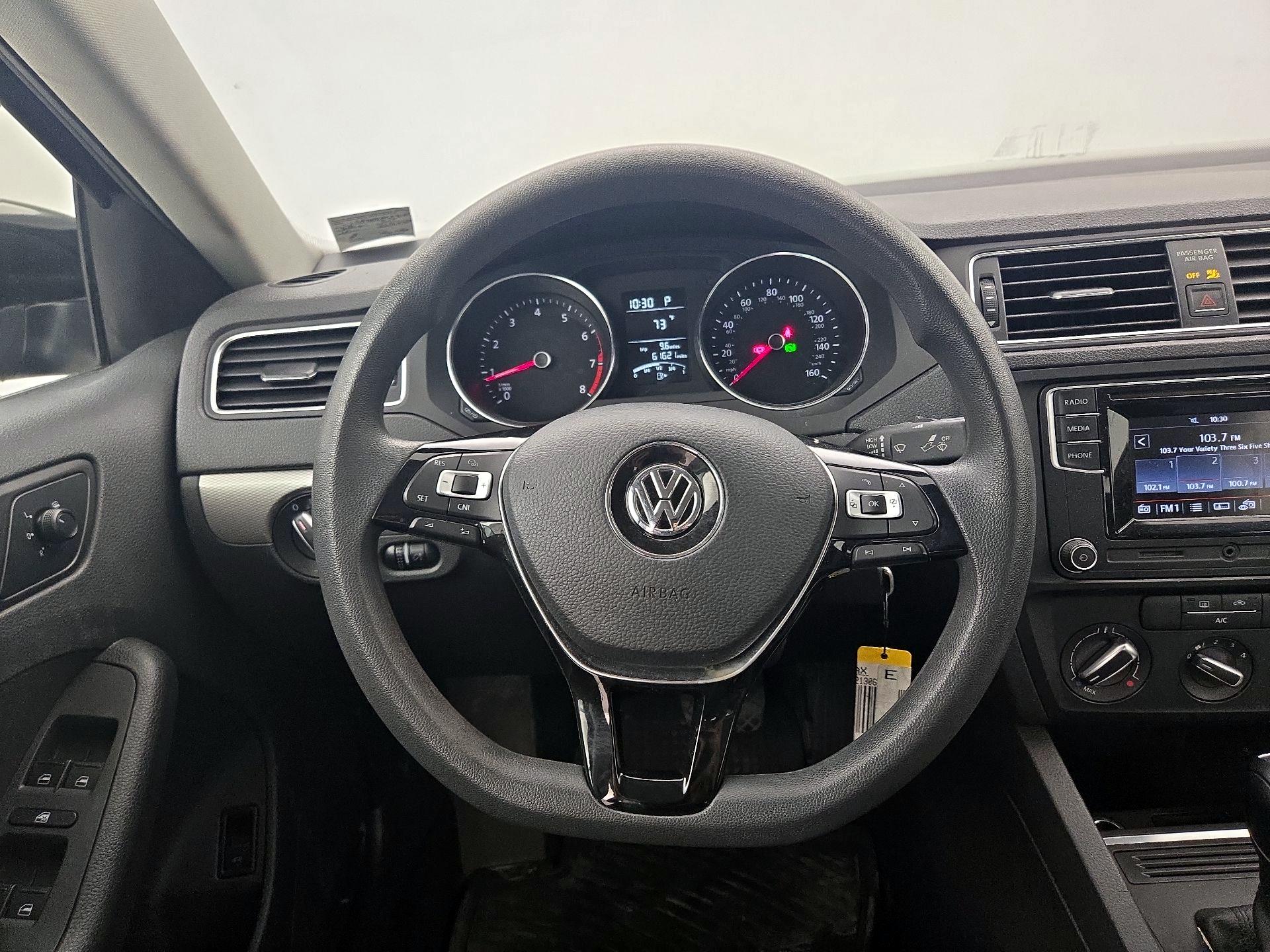 Thumbnail: 2017 Volkswagen Jetta - 10