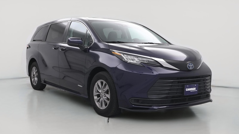 2021 Toyota Sienna LE Hero Image