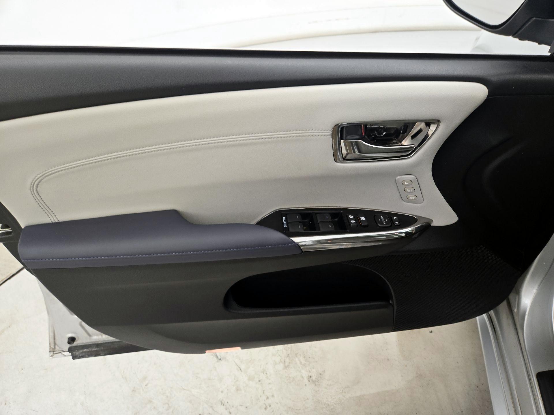 Thumbnail: 2014 Toyota Avalon - 12