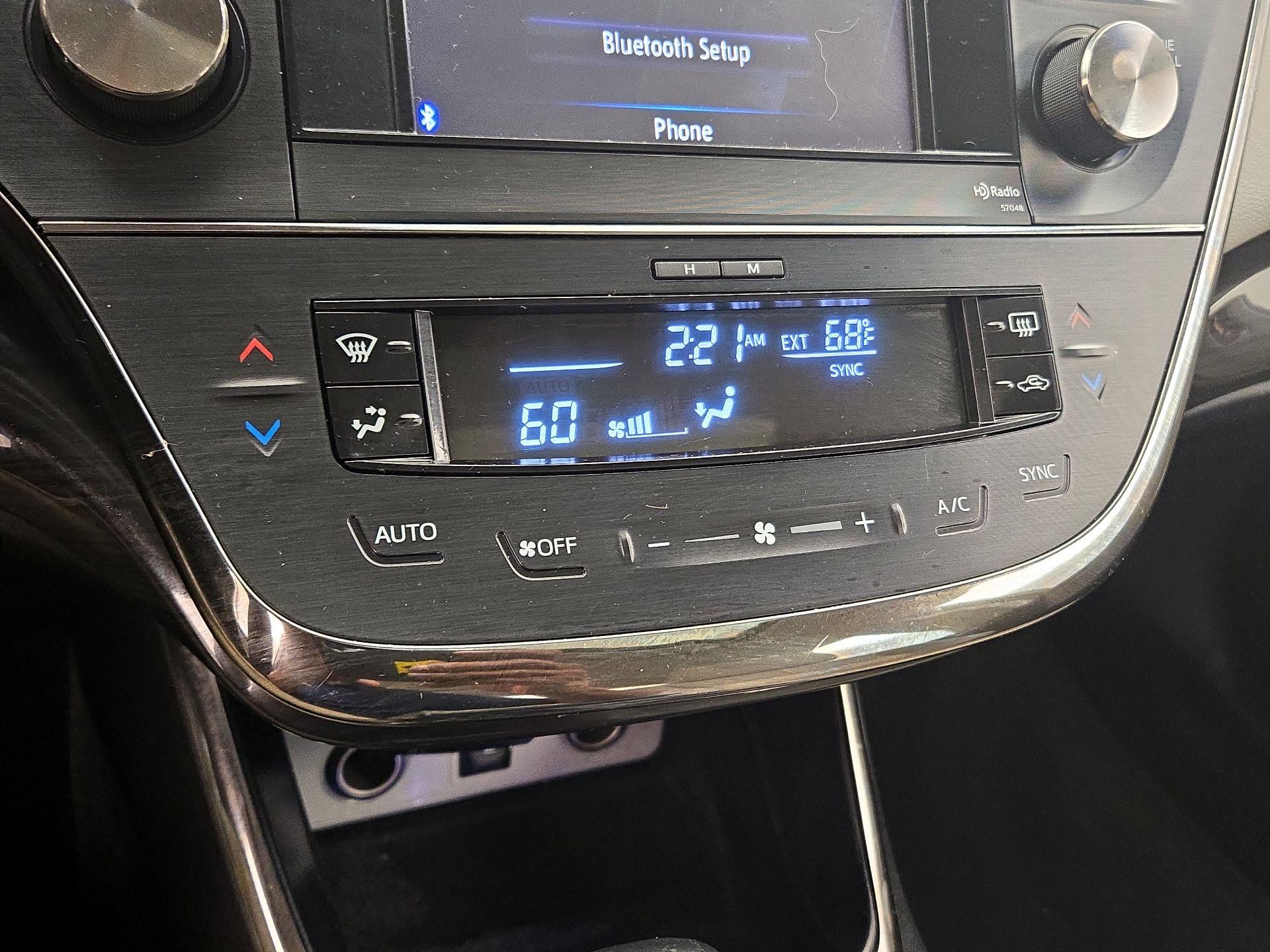 Thumbnail: 2014 Toyota Avalon - 16