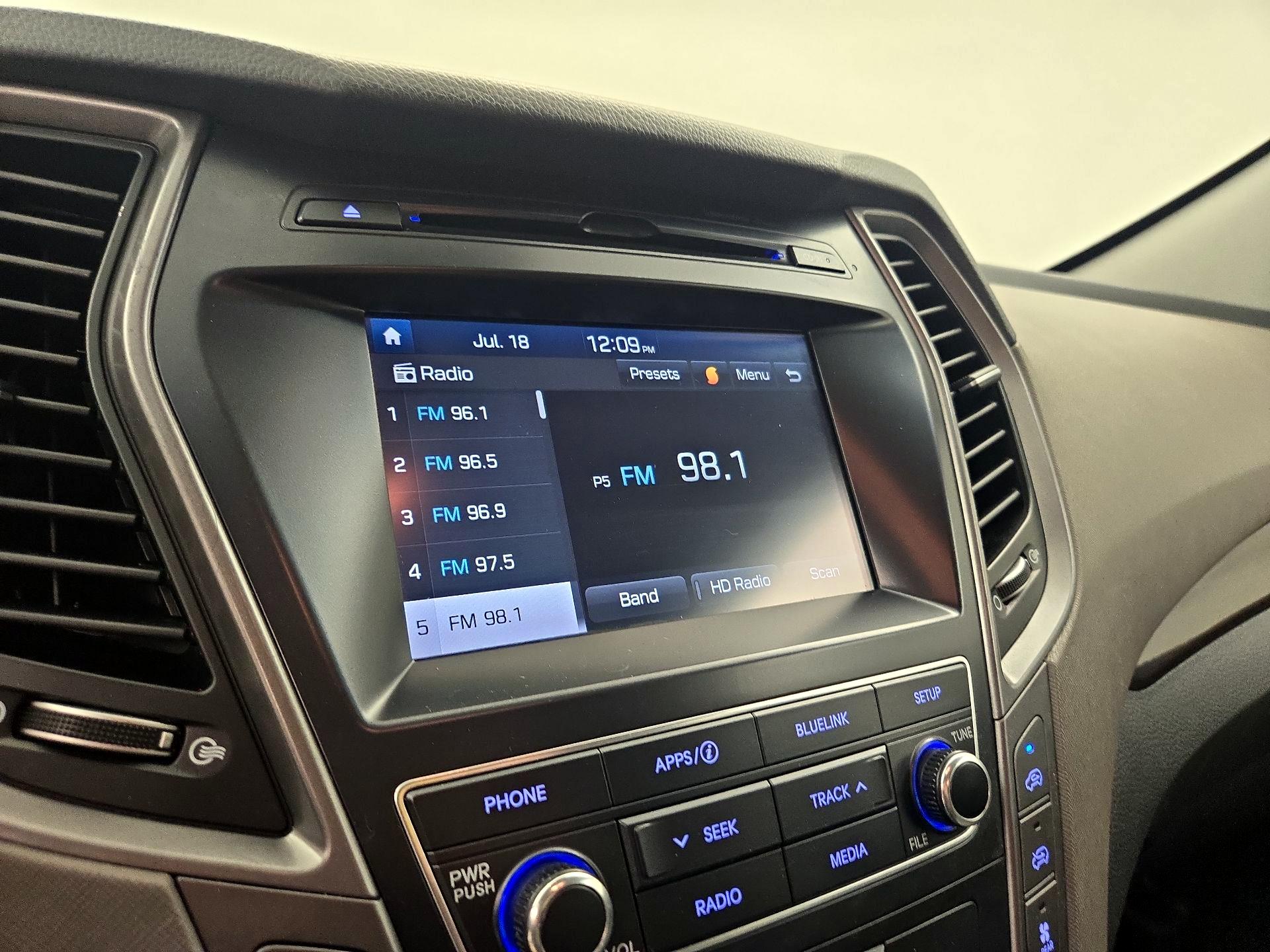 Thumbnail: 2018 Hyundai Santa Fe - 15