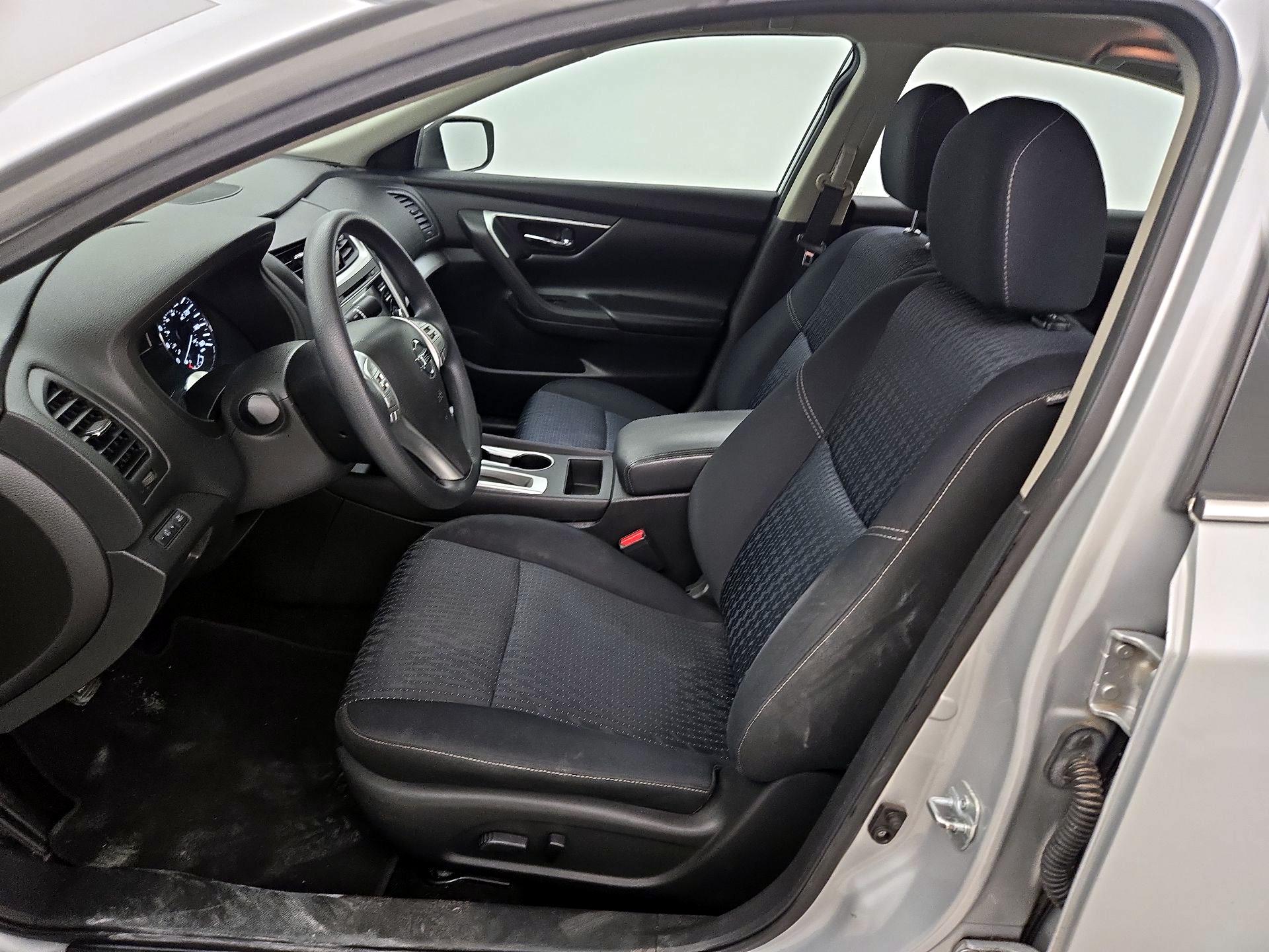 Thumbnail: 2016 Nissan Altima - 11