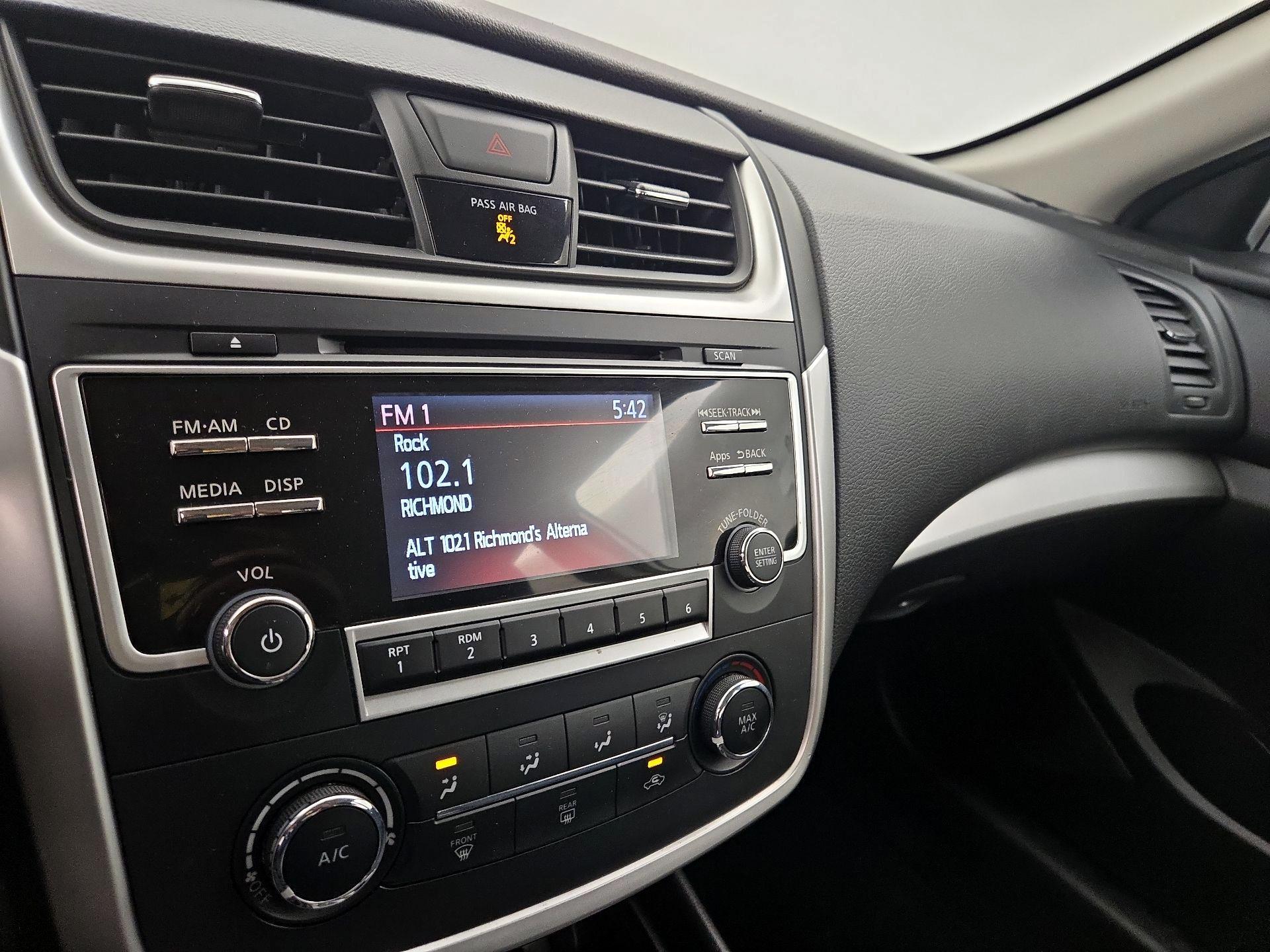Thumbnail: 2016 Nissan Altima - 15