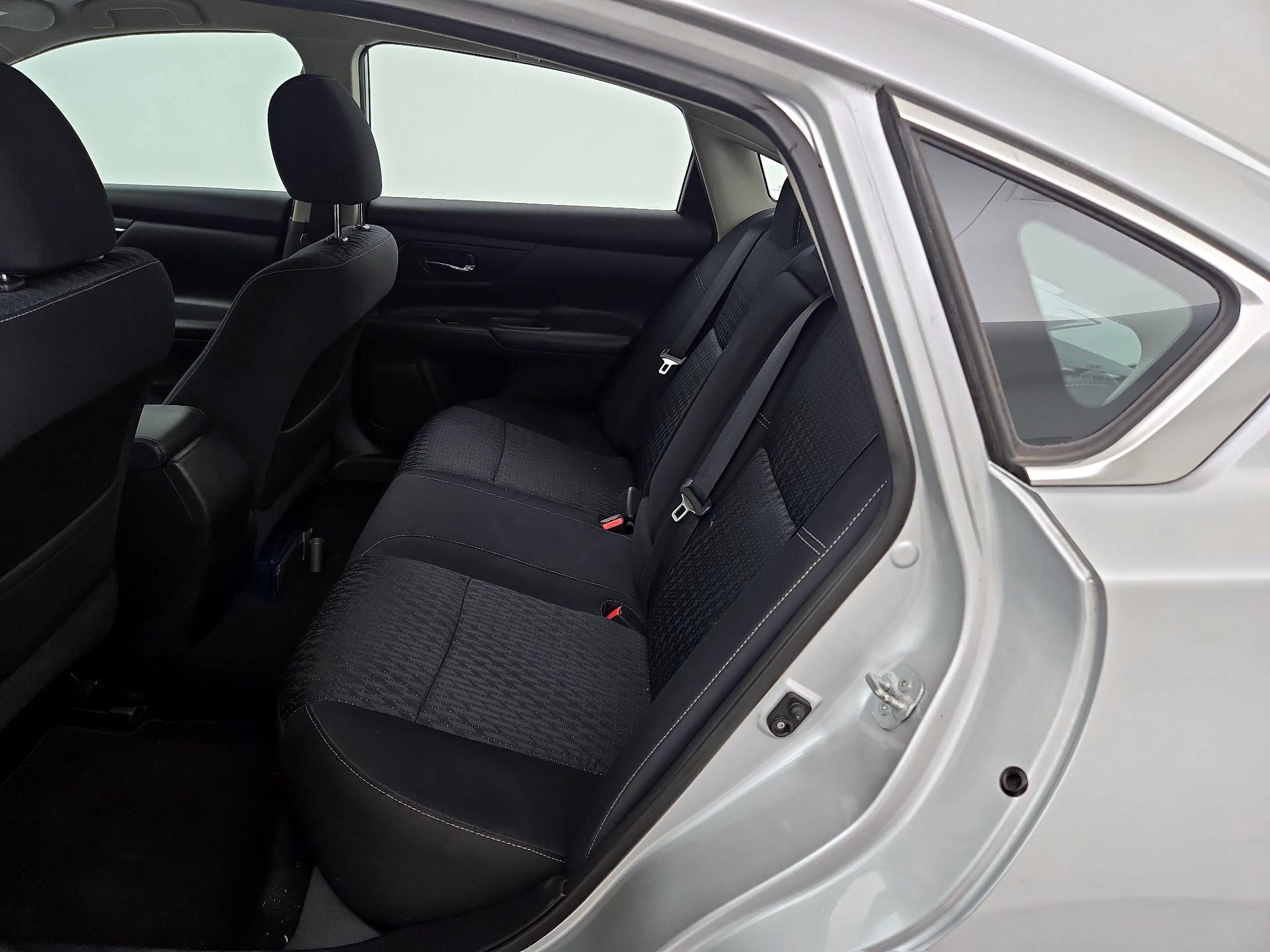 Thumbnail: 2016 Nissan Altima - 19