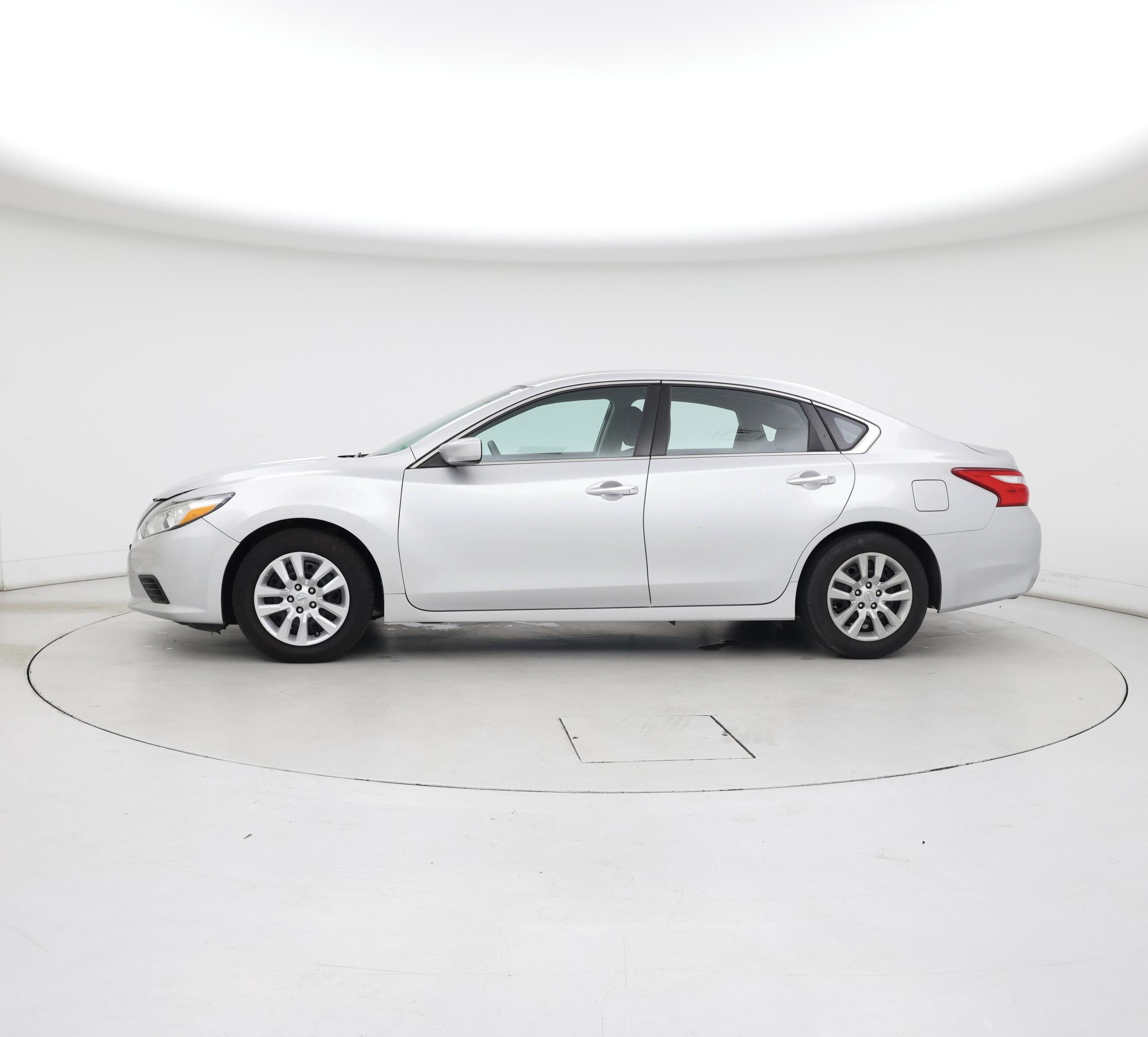 Thumbnail: 2016 Nissan Altima - 3