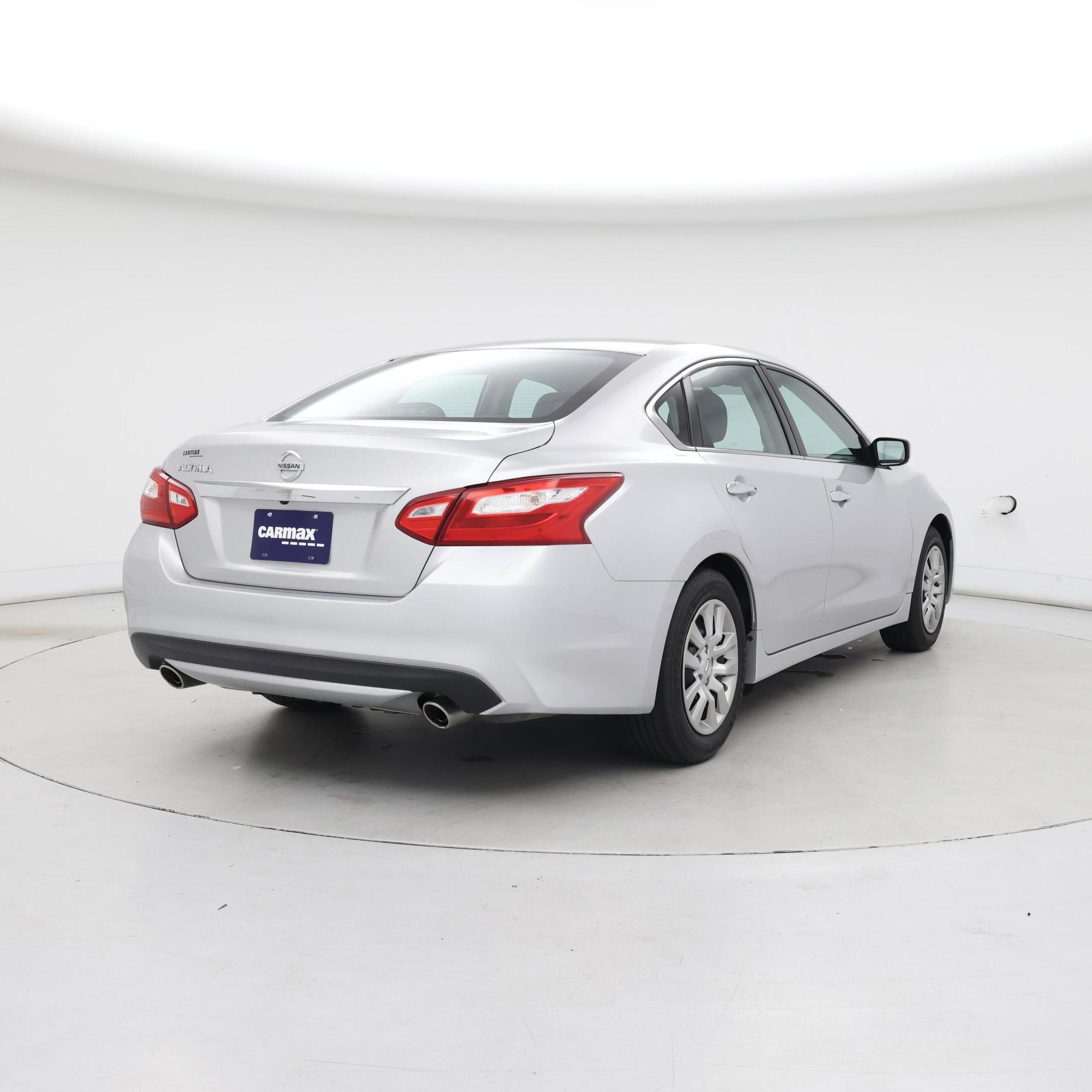 Thumbnail: 2016 Nissan Altima - 8