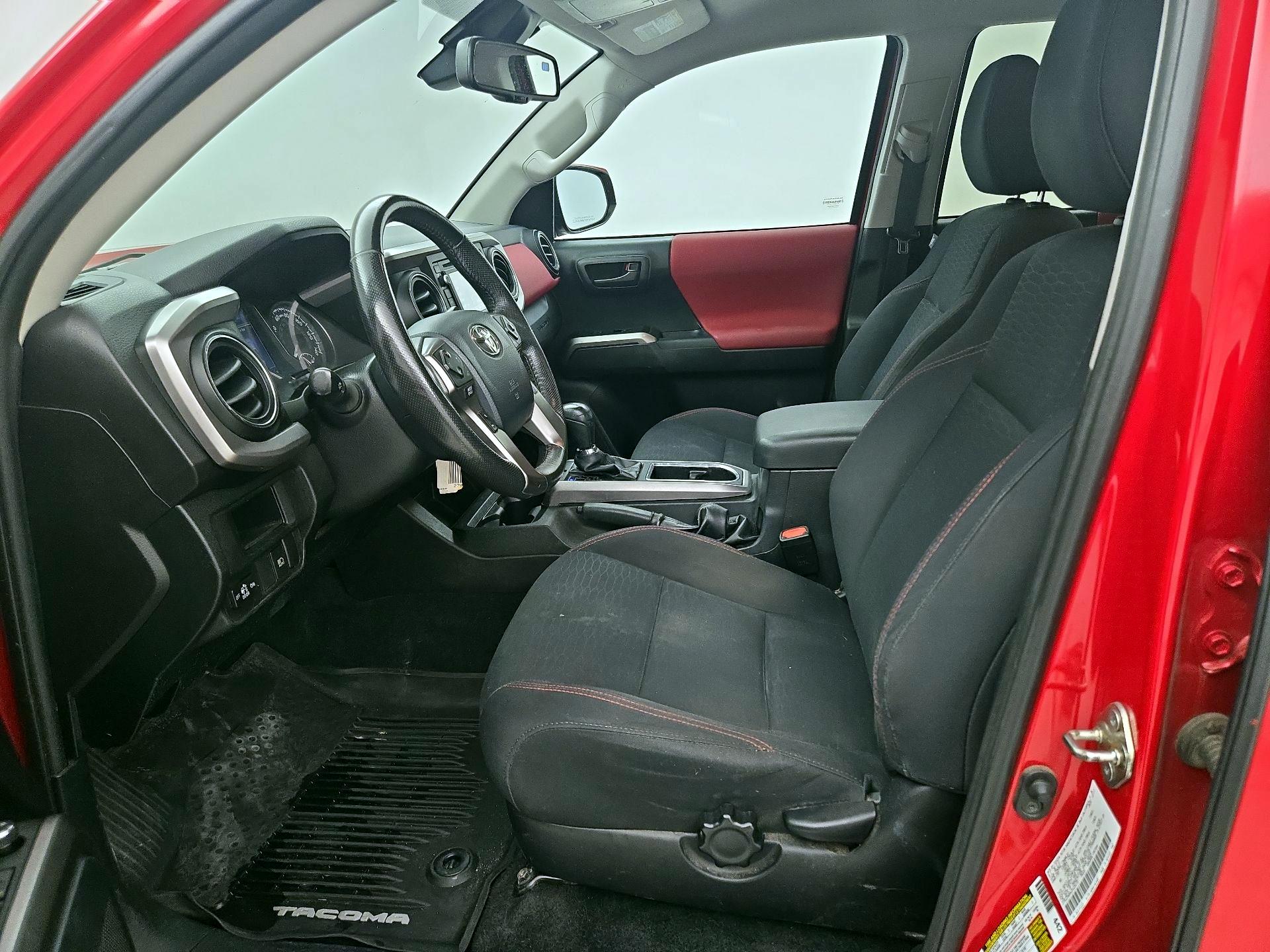 Thumbnail: 2018 Toyota Tacoma - 11