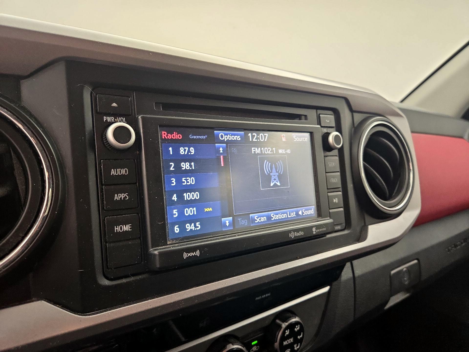 Thumbnail: 2018 Toyota Tacoma - 15