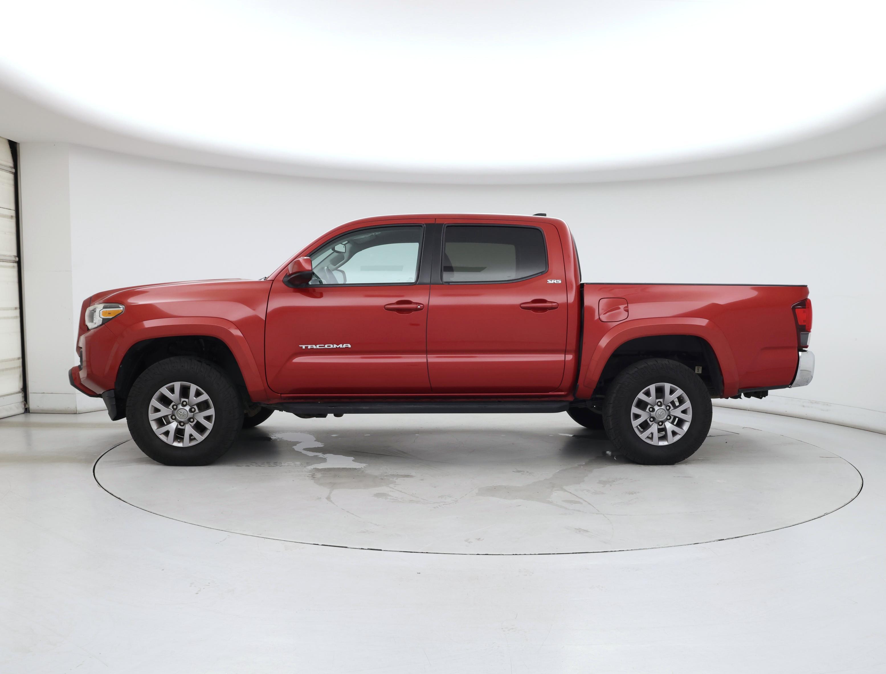 Thumbnail: 2018 Toyota Tacoma - 3