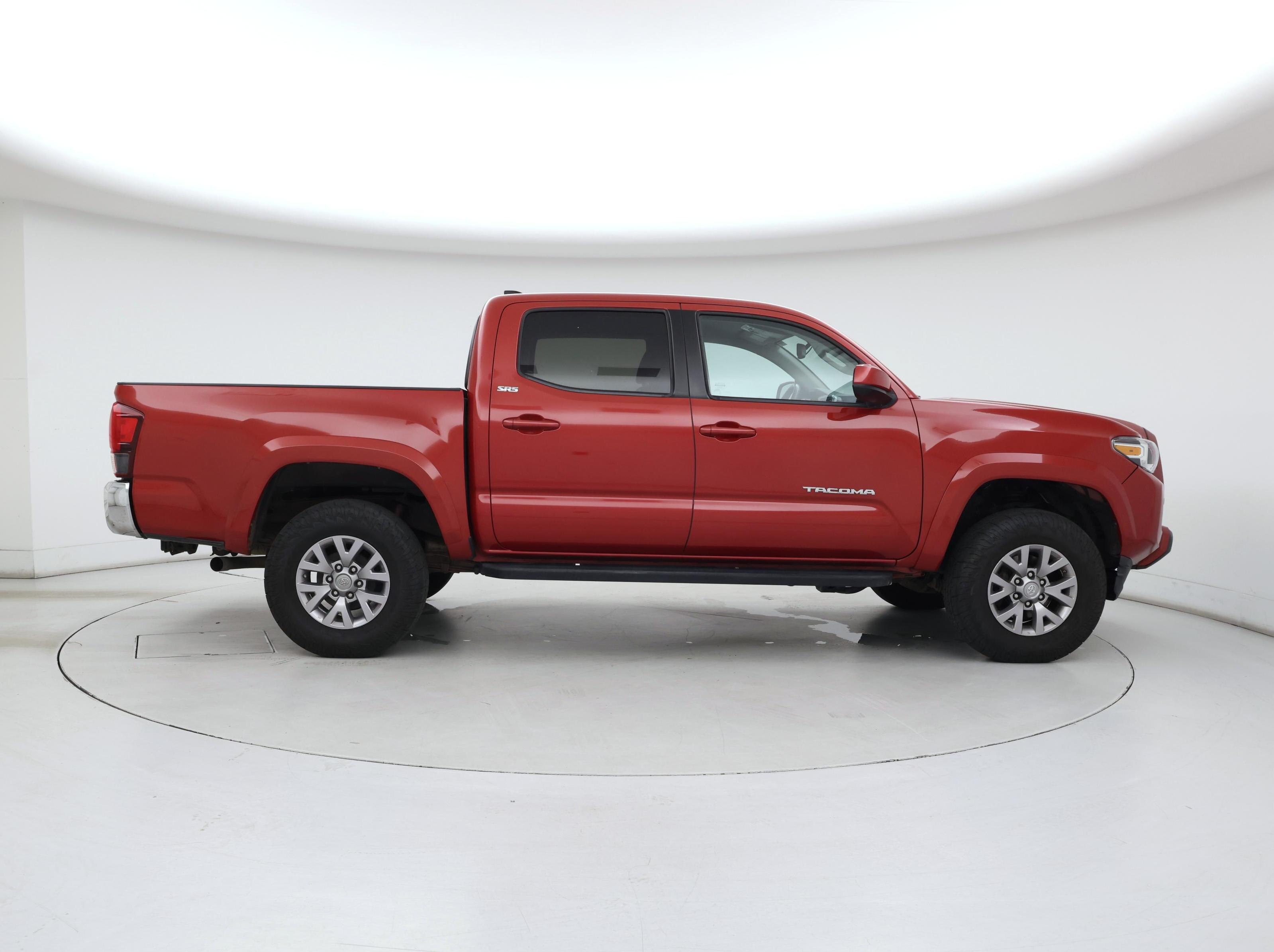 Thumbnail: 2018 Toyota Tacoma - 7