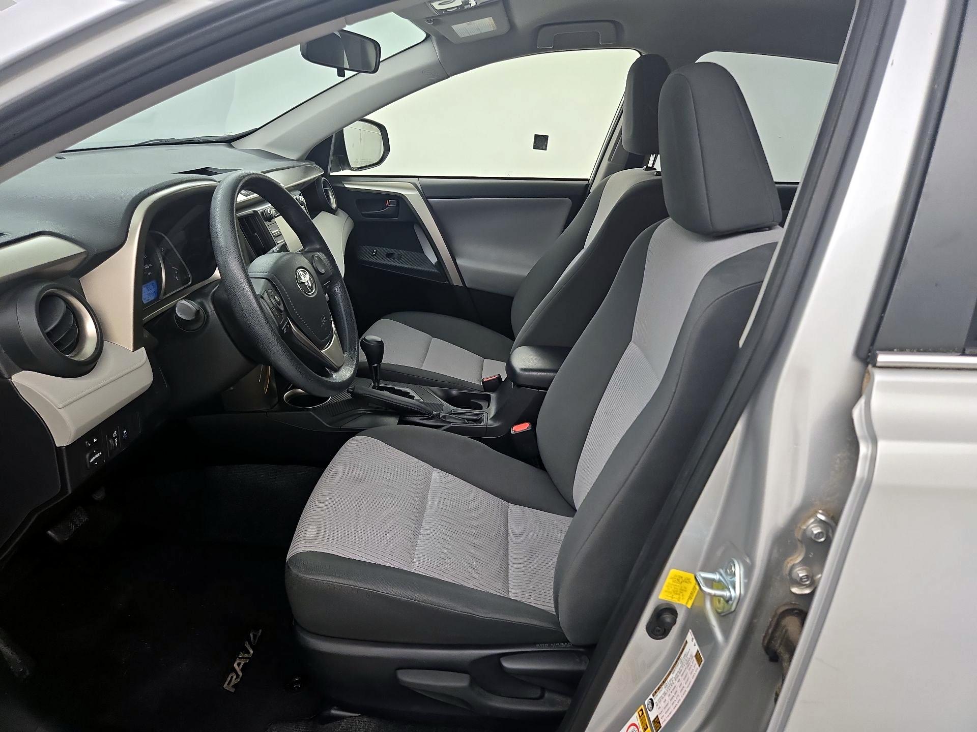 Thumbnail: 2015 Toyota RAV4 - 11
