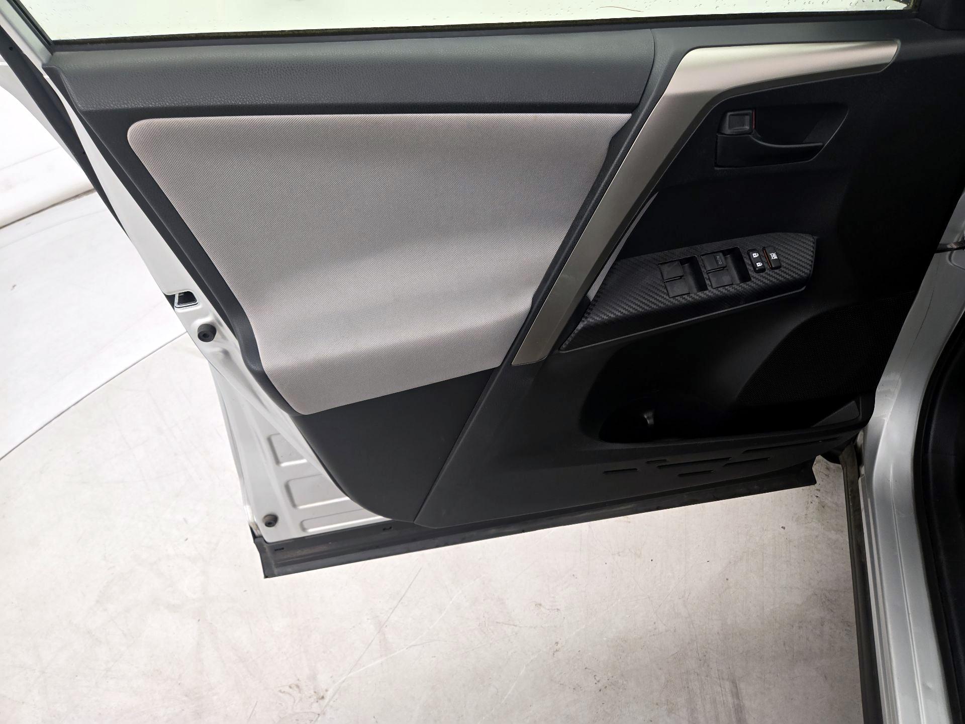 Thumbnail: 2015 Toyota RAV4 - 12