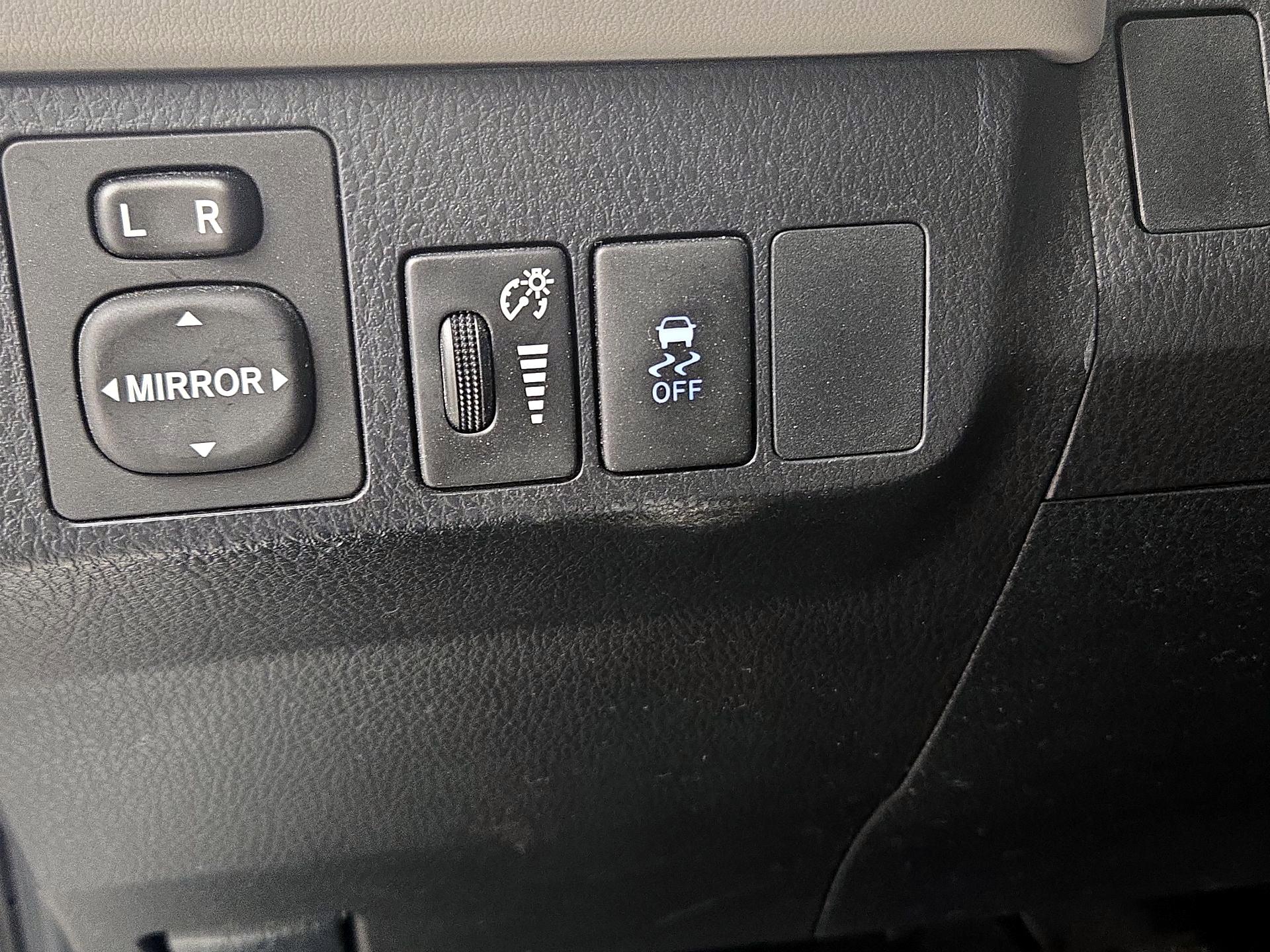 Thumbnail: 2015 Toyota RAV4 - 13
