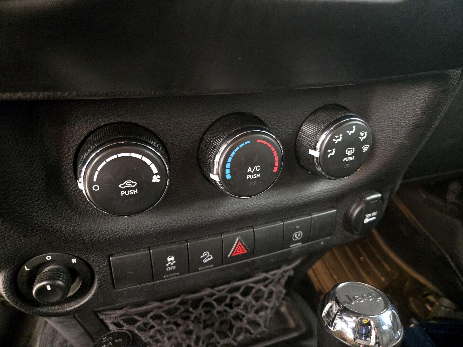 Thumbnail: 2017 Jeep Wrangler - 15