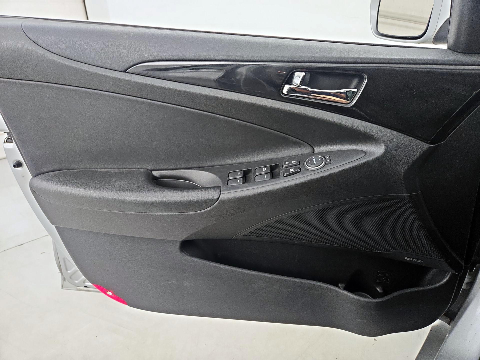 Thumbnail: 2013 Hyundai Sonata - 12