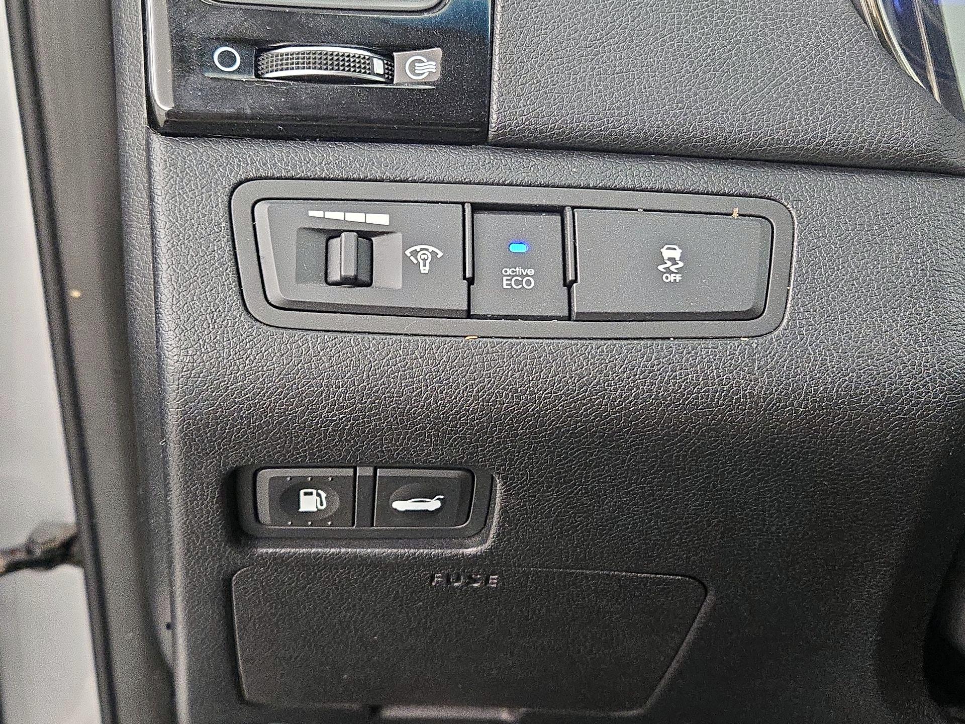 Thumbnail: 2013 Hyundai Sonata - 13