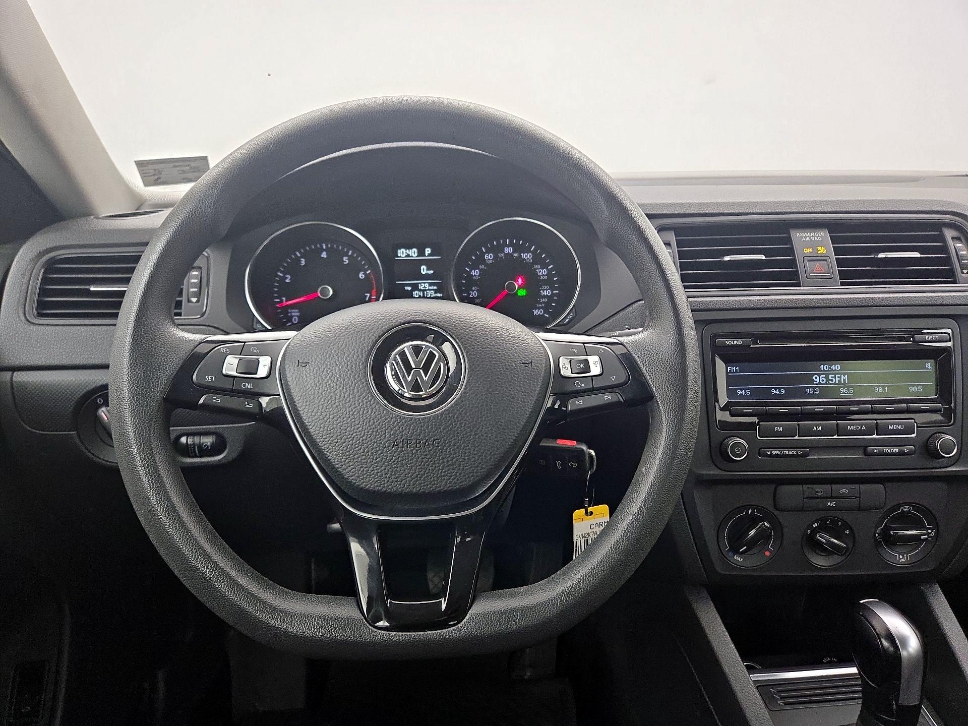 Thumbnail: 2015 Volkswagen Jetta - 10