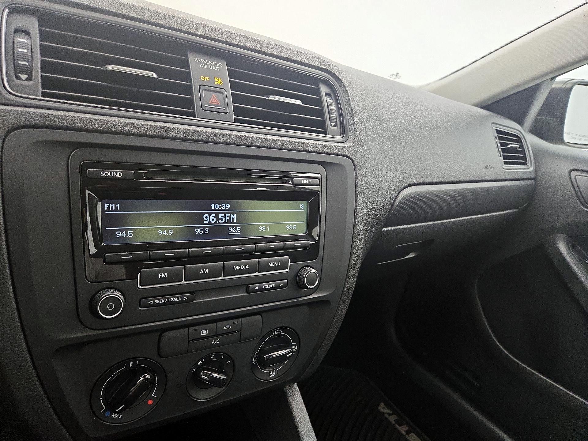 Thumbnail: 2015 Volkswagen Jetta - 14