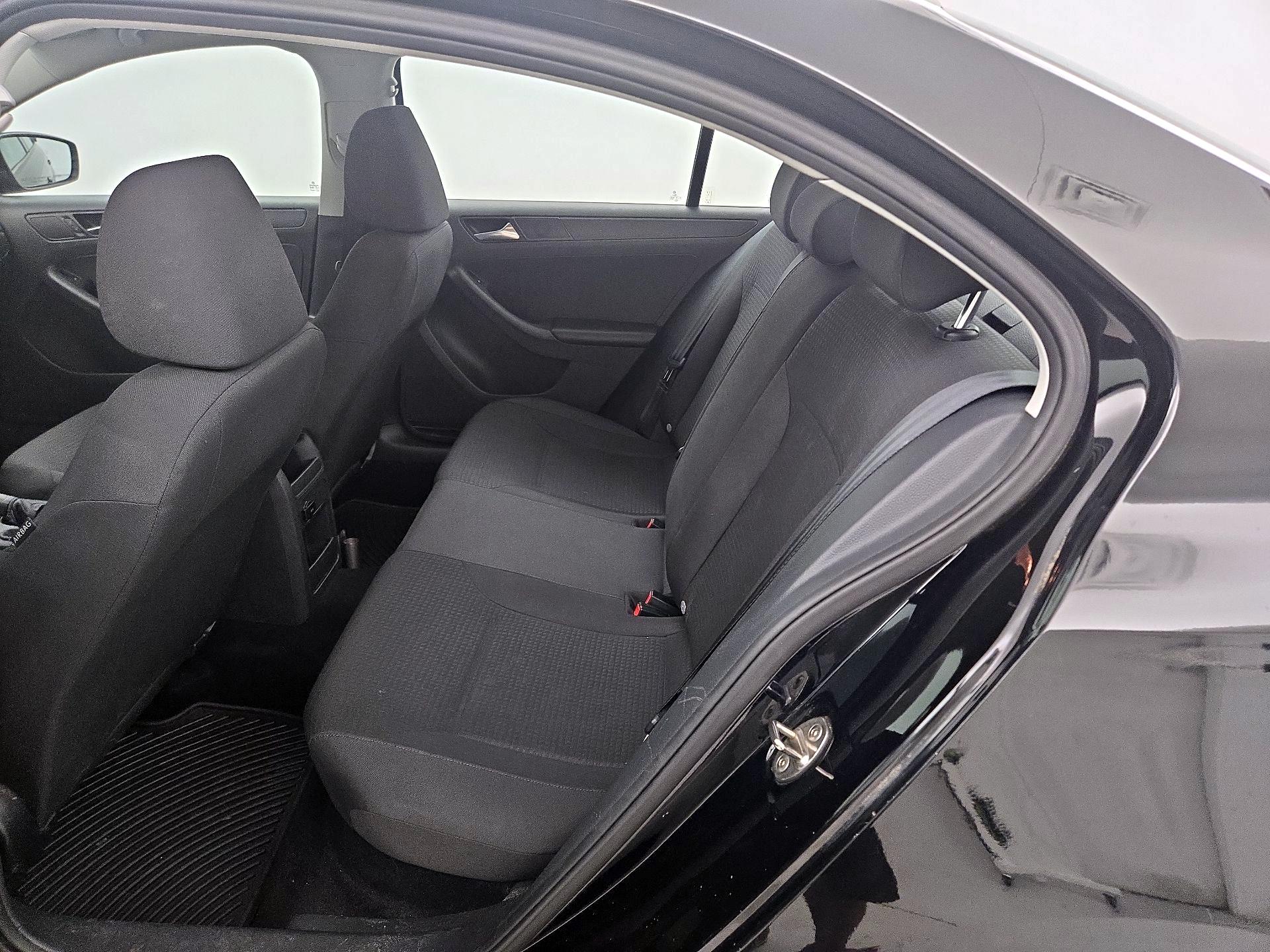 Thumbnail: 2015 Volkswagen Jetta - 18