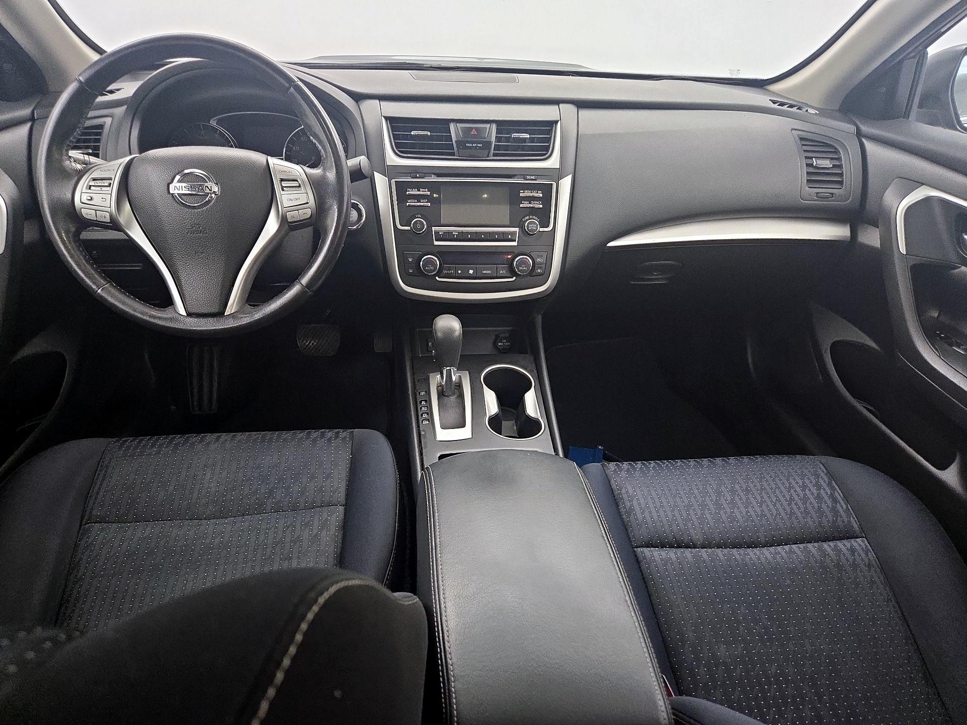 Thumbnail: 2016 Nissan Altima - 9