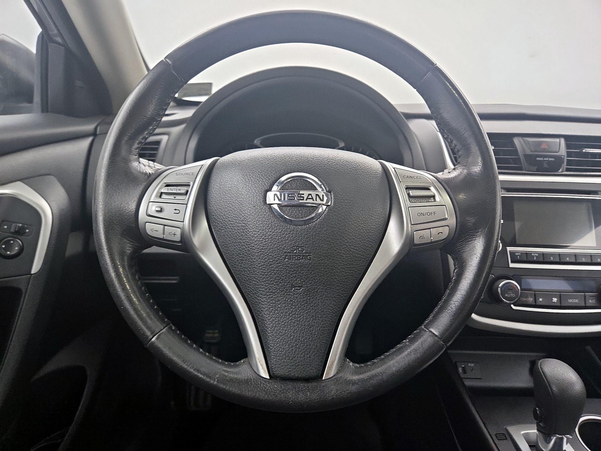 Thumbnail: 2016 Nissan Altima - 10