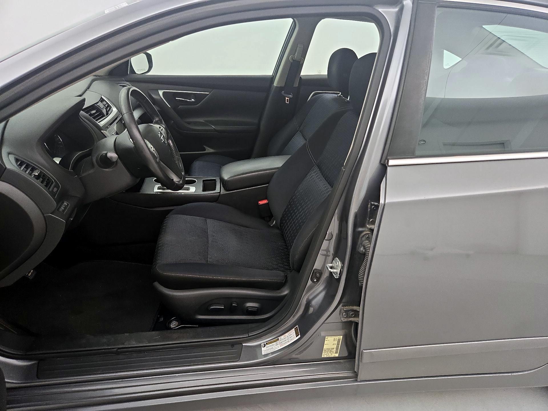 Thumbnail: 2016 Nissan Altima - 11