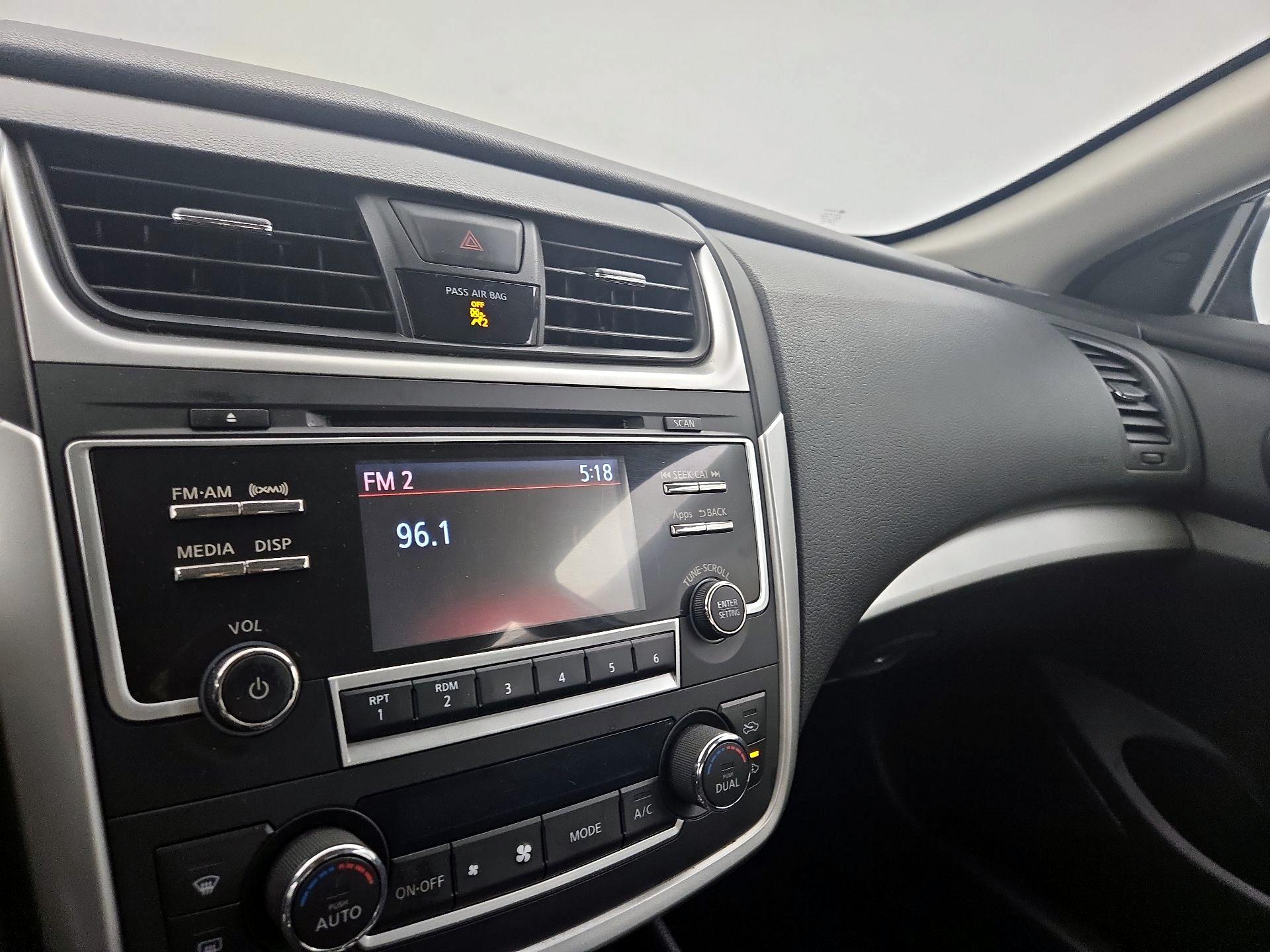 Thumbnail: 2016 Nissan Altima - 15