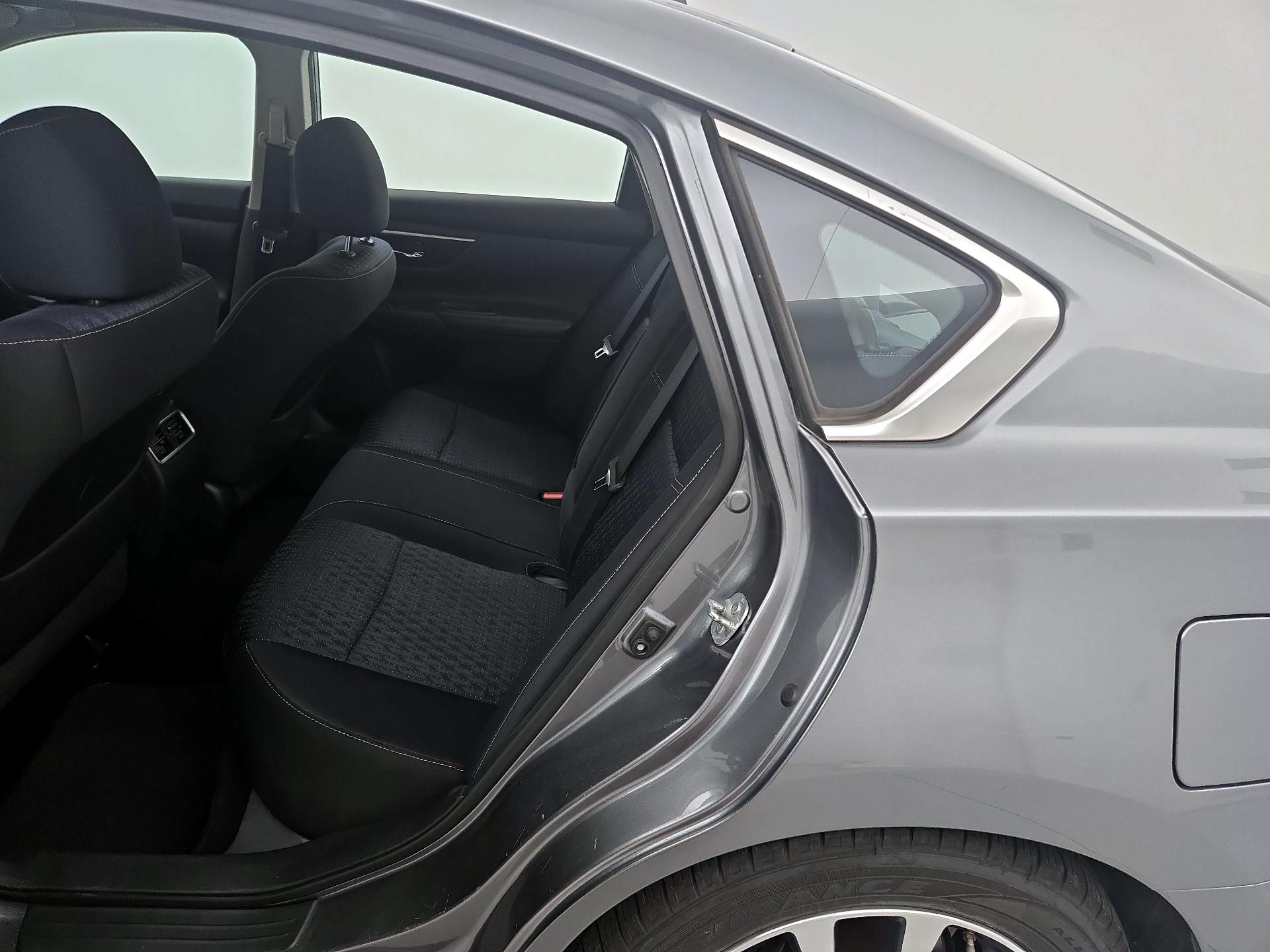 Thumbnail: 2016 Nissan Altima - 20
