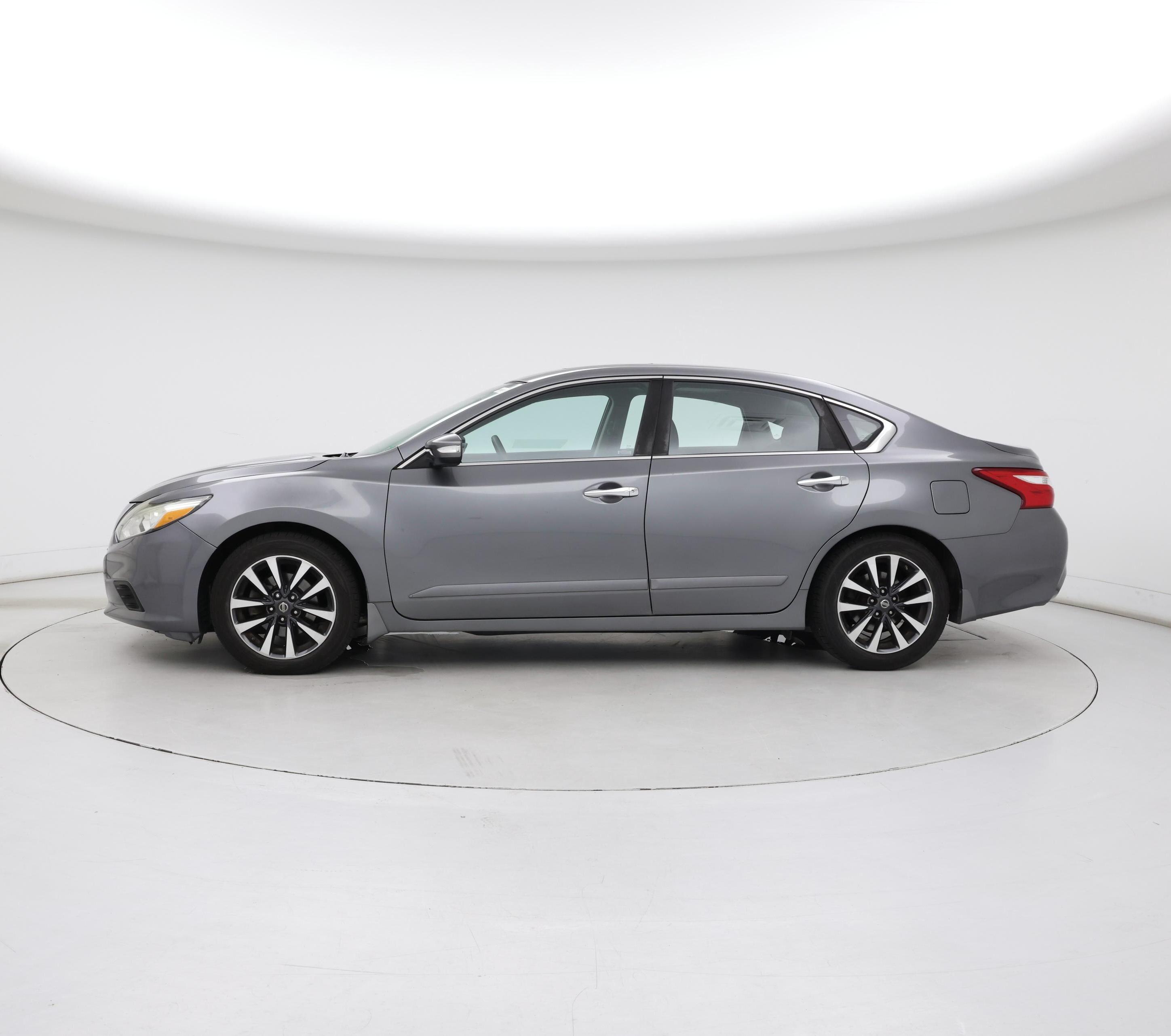 Thumbnail: 2016 Nissan Altima - 3